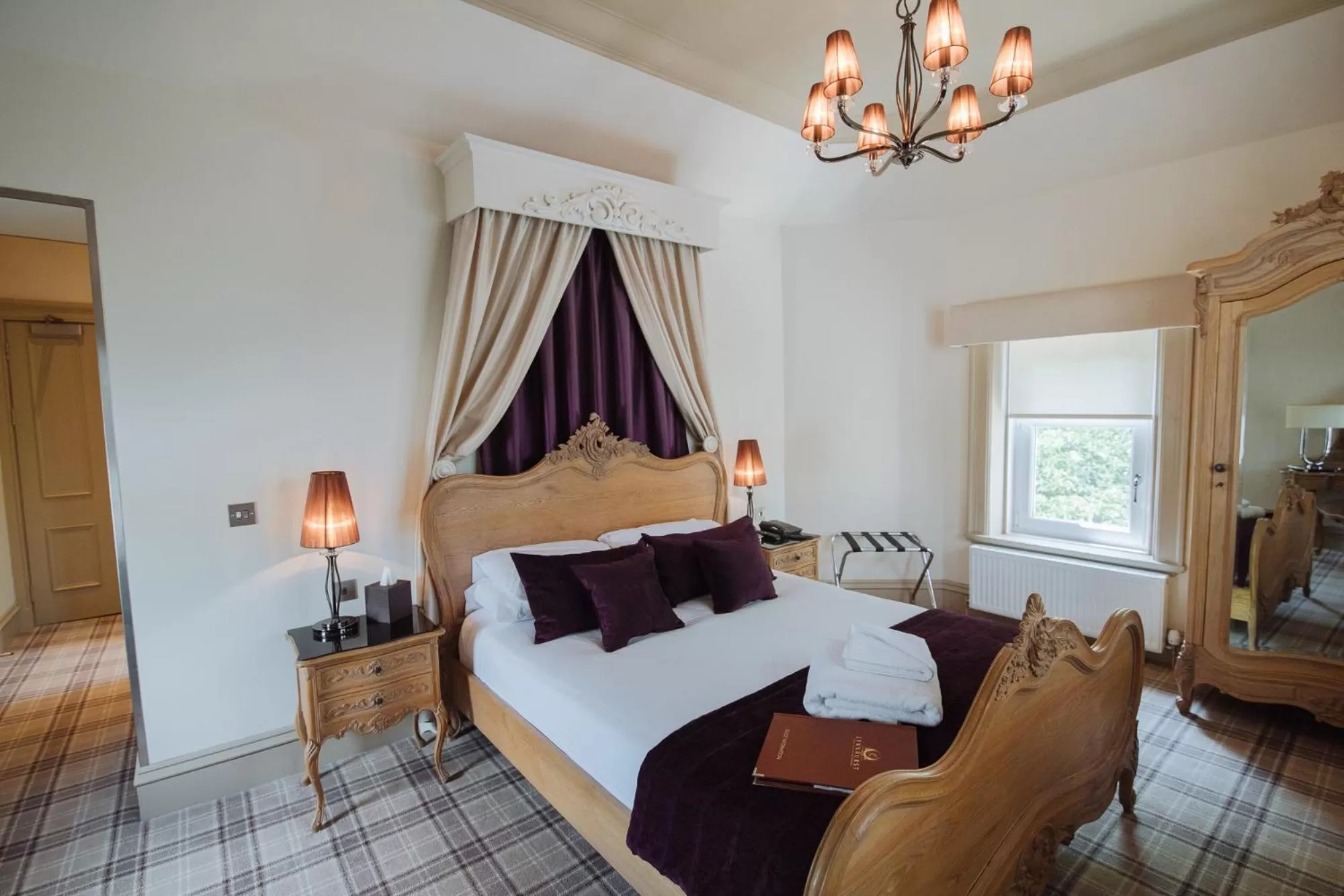 Bed in Lynnhurst Hotel