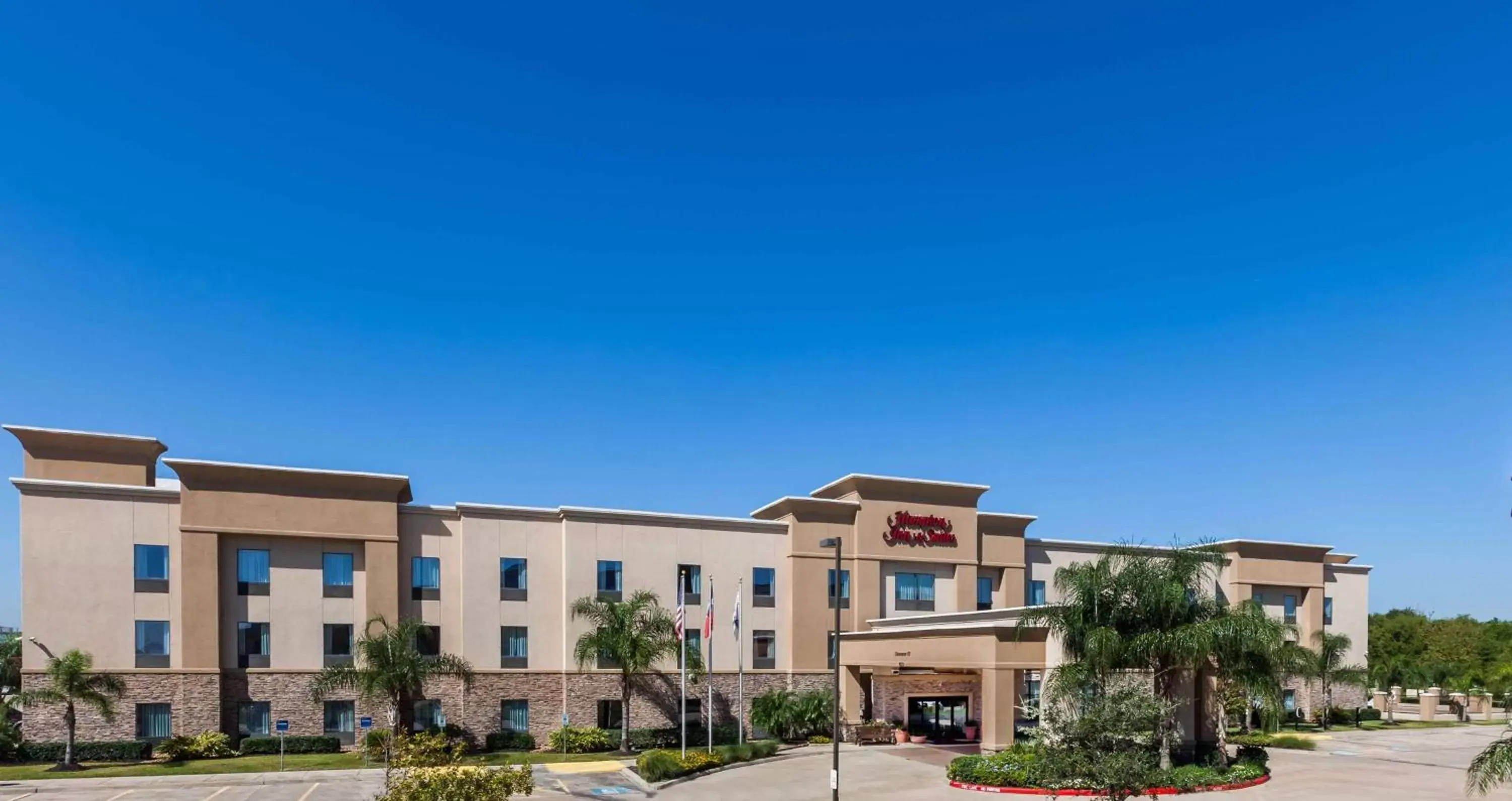 Property Building in Hampton Inn and Suites Lake Jackson-Clute