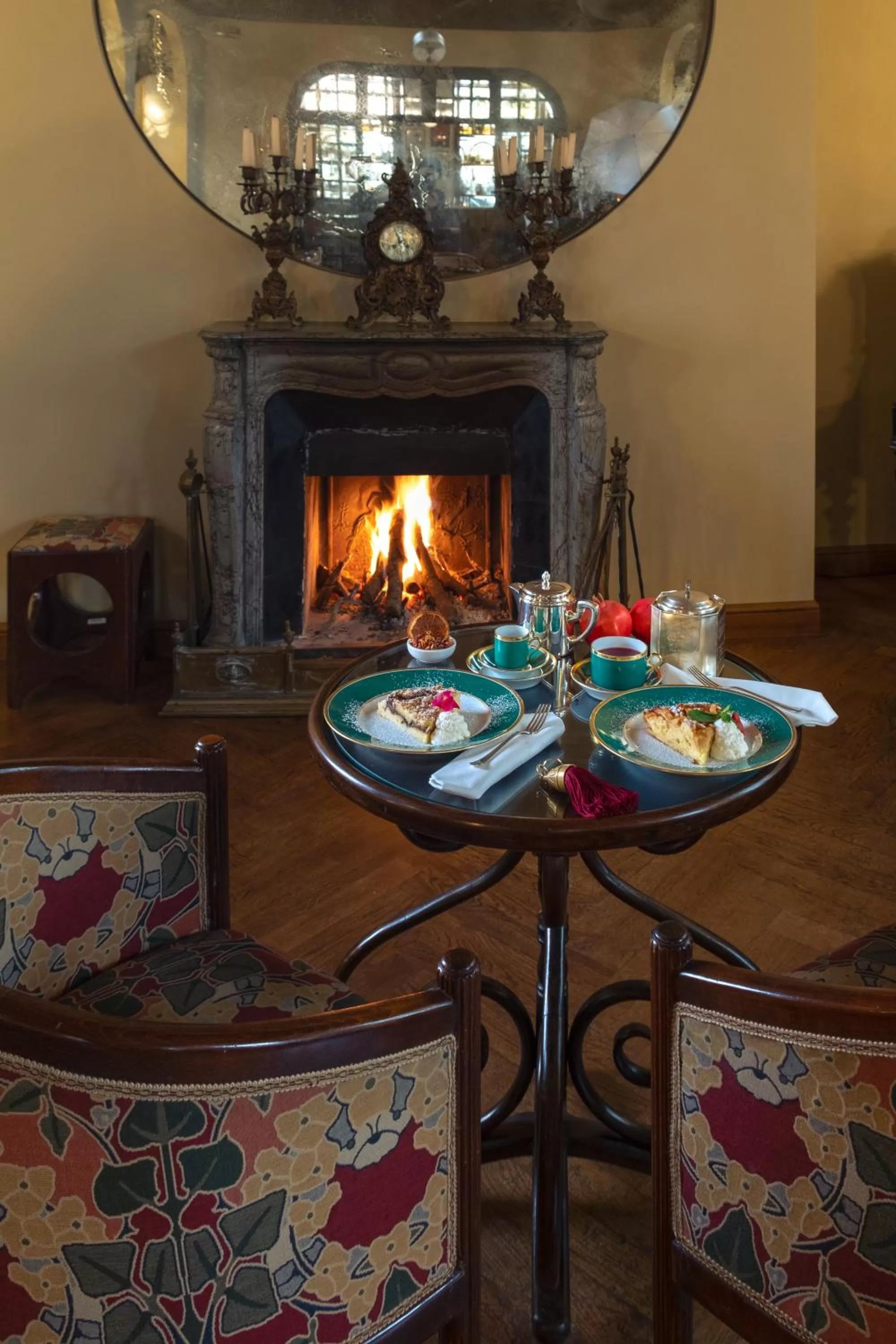 Restaurant/places to eat in Hotel Locarno