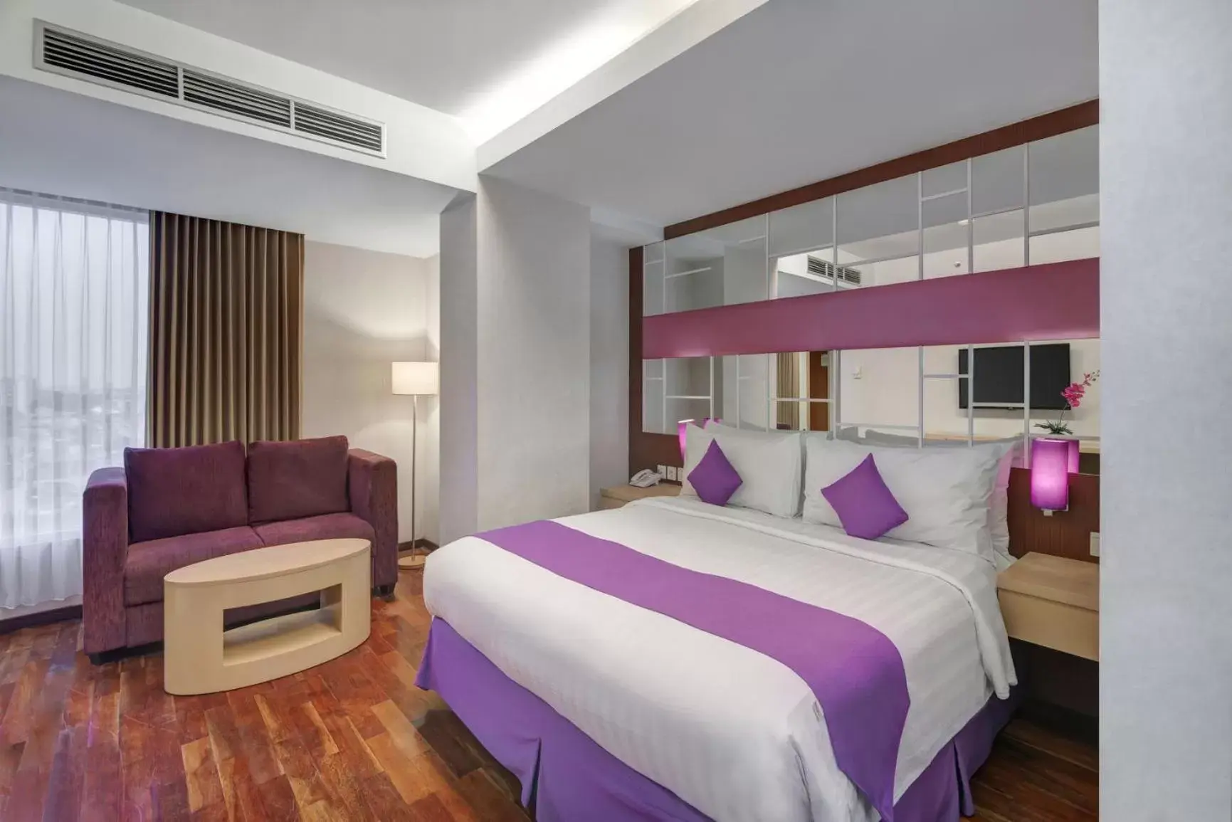 Bed in Quest Hotel Darmo - Surabaya by ASTON