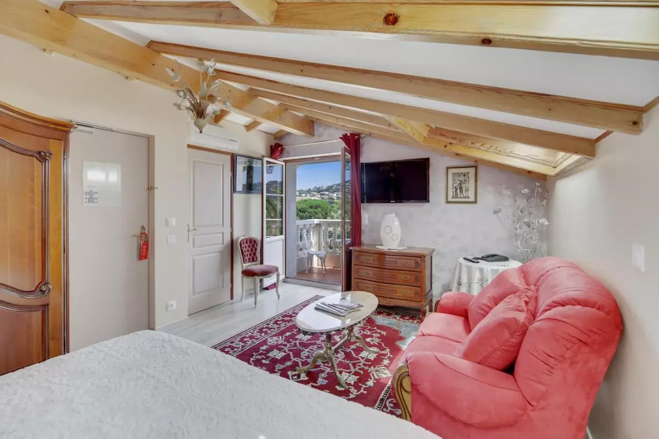 Double Room with Pool View in Le Château de Mei Lese