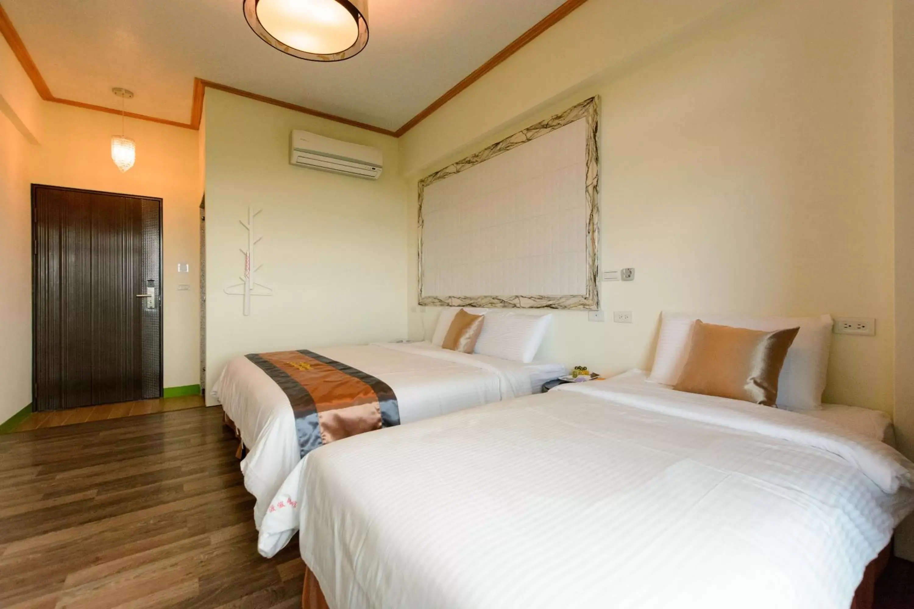 Triple Room with Mountain View - with Balcony in Emilia Villa Triple Room with Mountain View - with Balcony in Emilia Villa