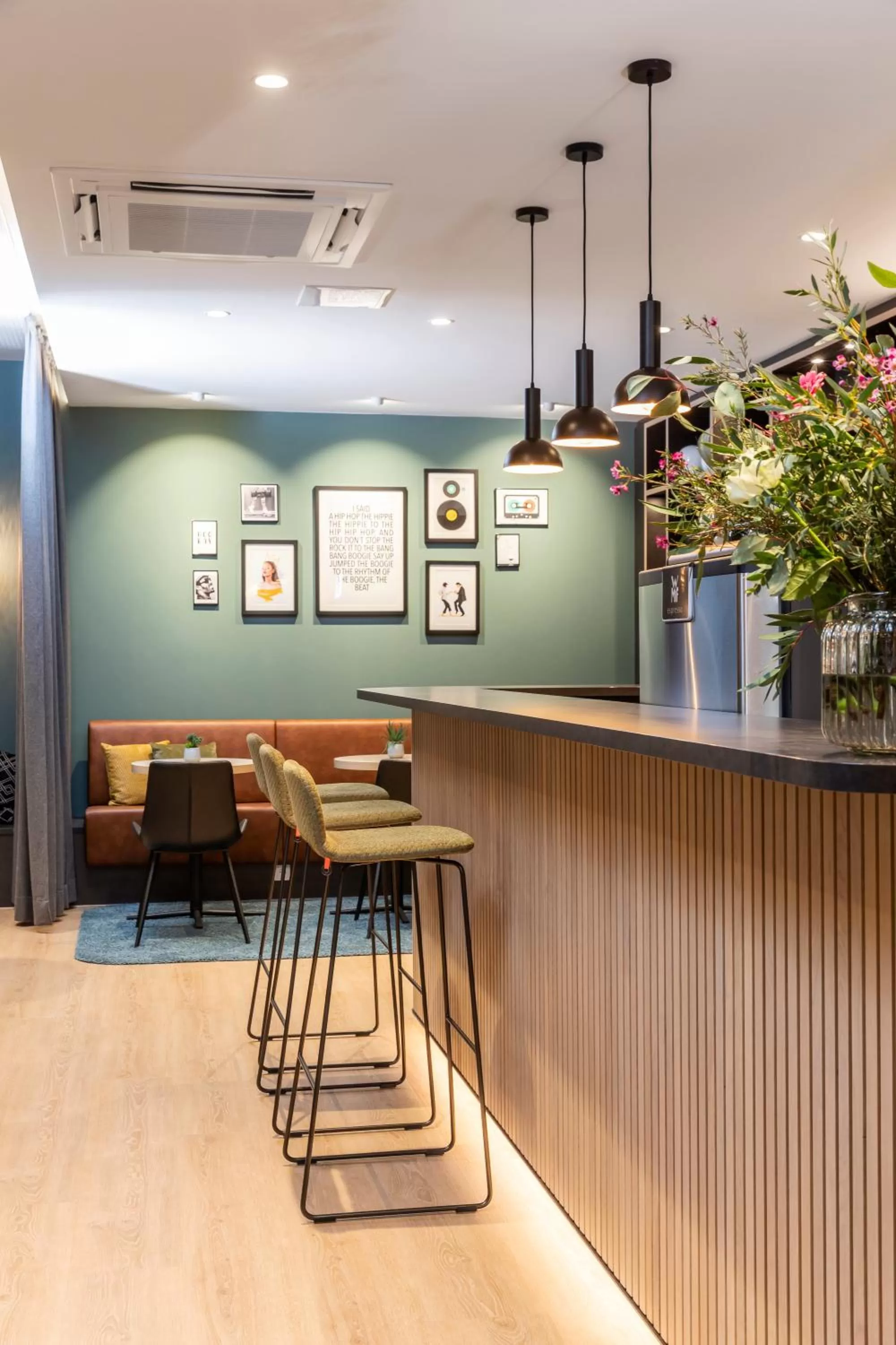 Lounge or bar in zeitwohnhaus SUITE-HOTEL & SERVICED APARTMENTS