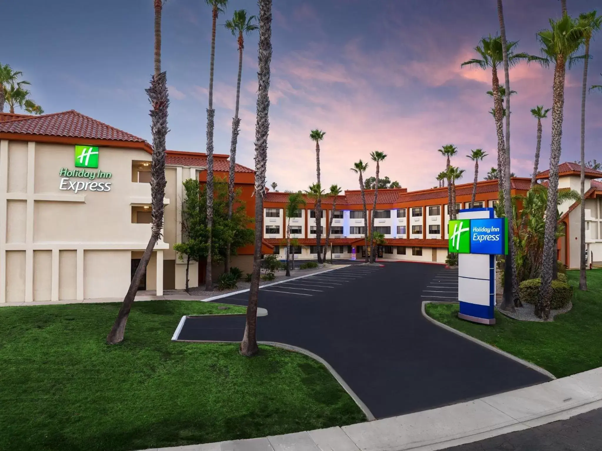 Property building in Holiday Inn Express La Mesa Near SDSU by IHG Property building in Holiday Inn Express La Mesa Near SDSU by IHG