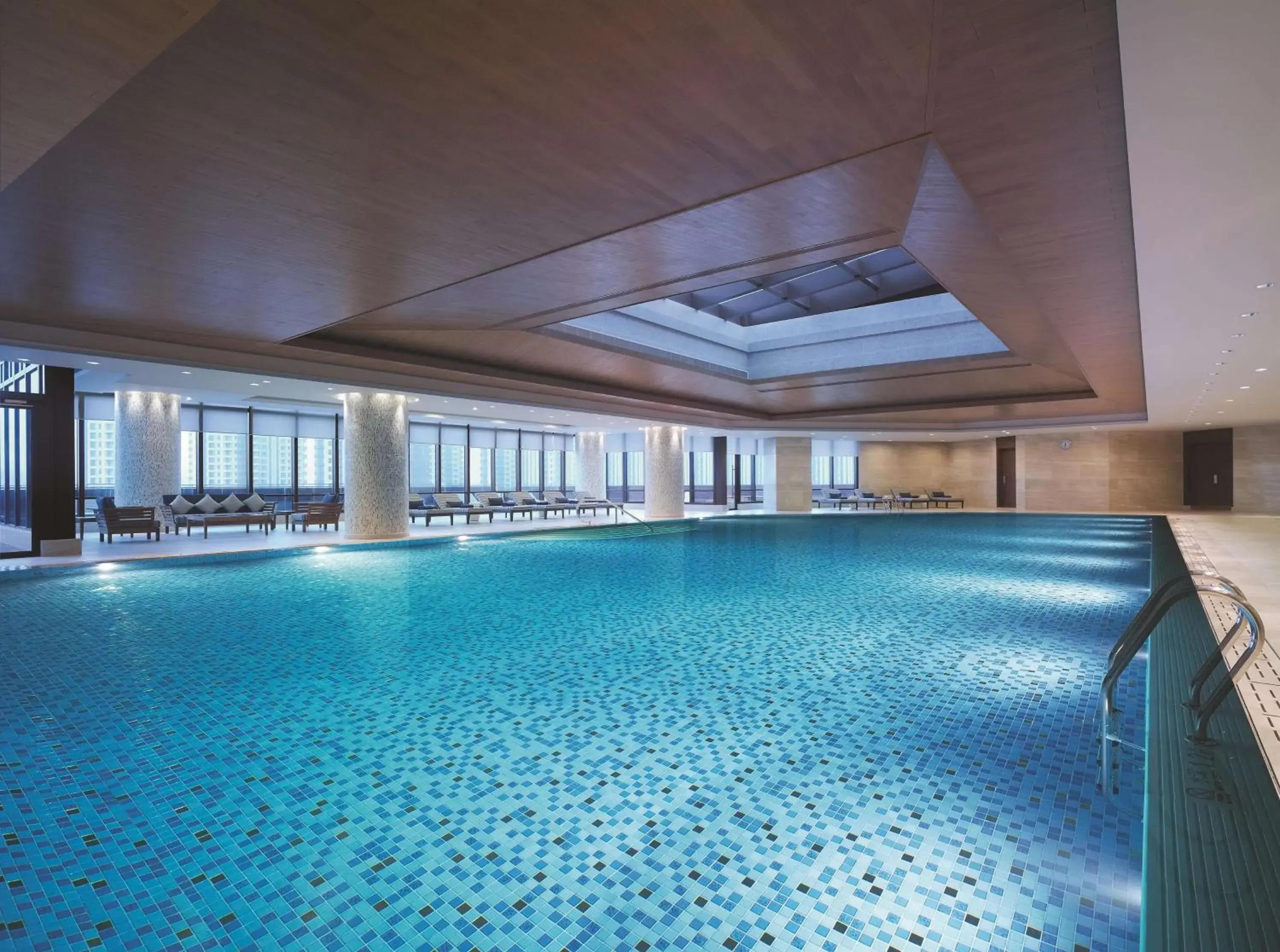 On site, Swimming Pool in Shangri-La Hotel Yangzhou