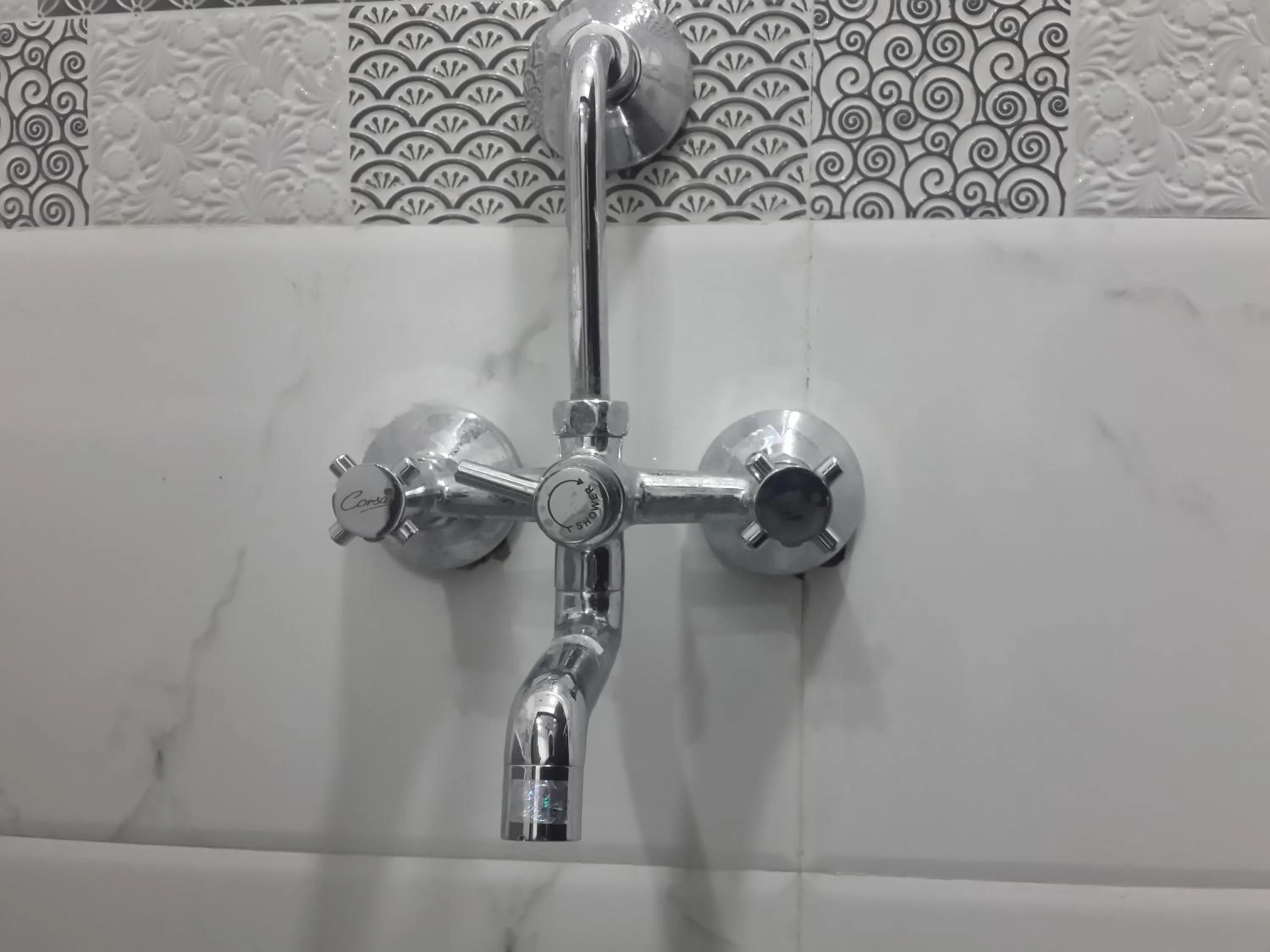 Bathroom in Hotel Holiday Era Opposite Railway Station