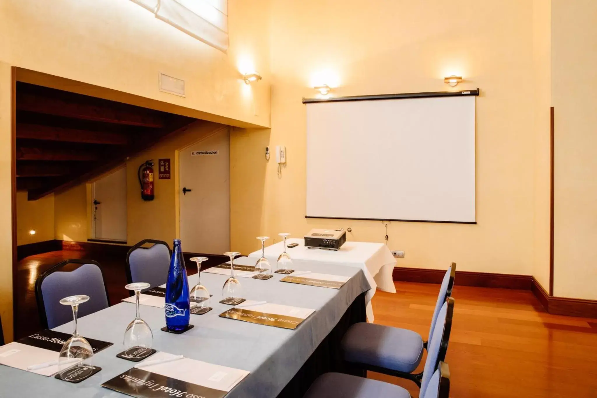 Meeting/conference room in Hotel Infantas by MIJ