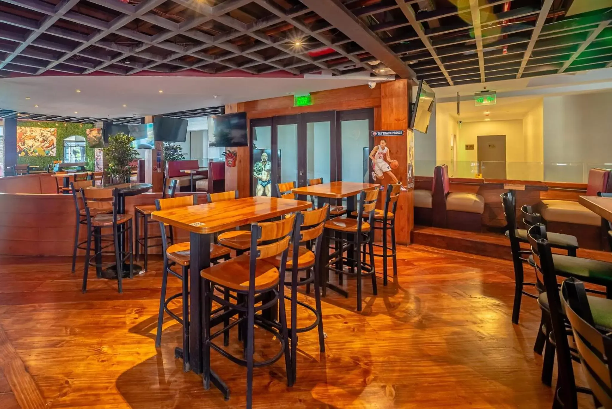 Lounge or bar, Restaurant/Places to Eat in Holiday Inn - San Jose La Sabana, an IHG Hotel