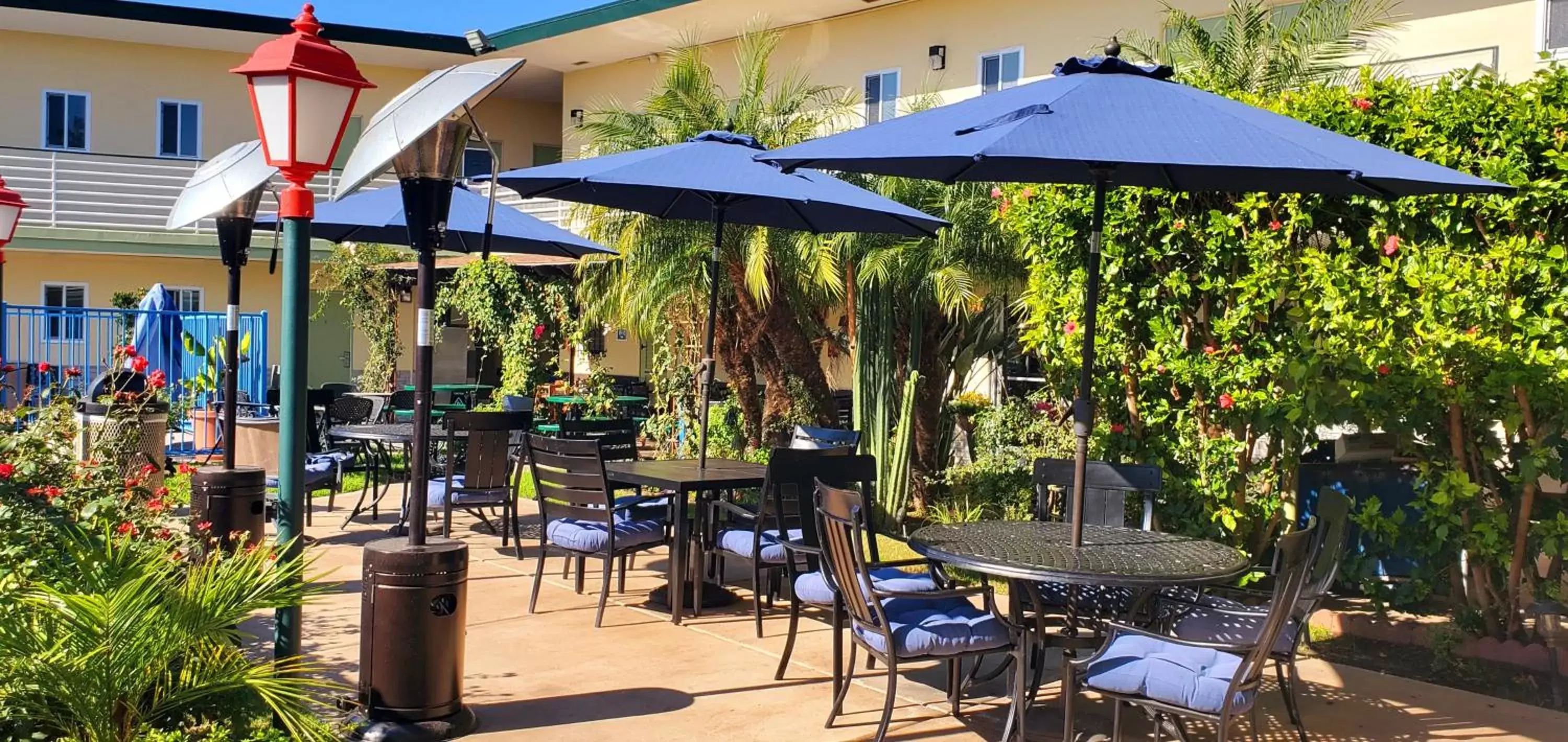 Seating area, Restaurant/Places to Eat in Quality Inn & Suites Anaheim at the Park