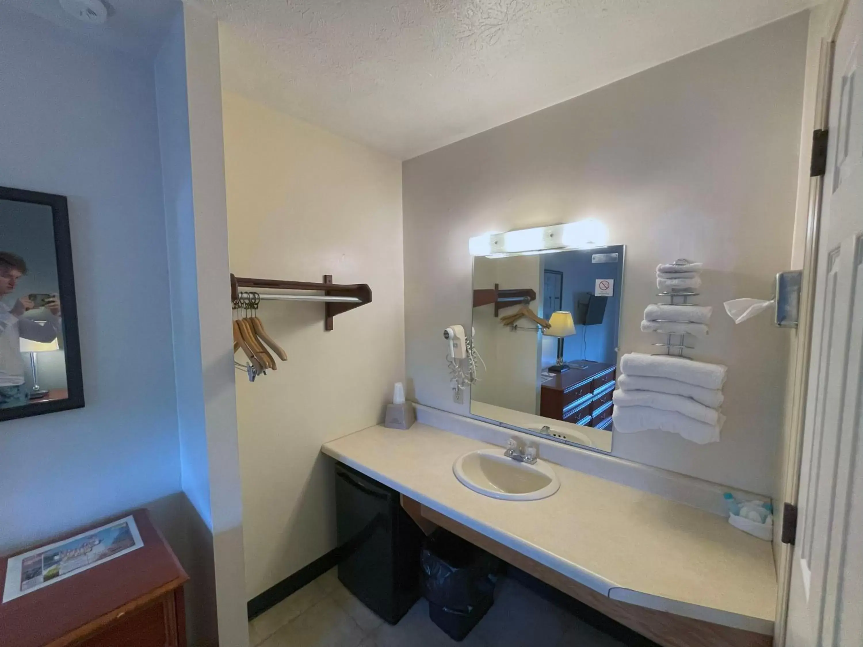 Bathroom in Plantation Motel