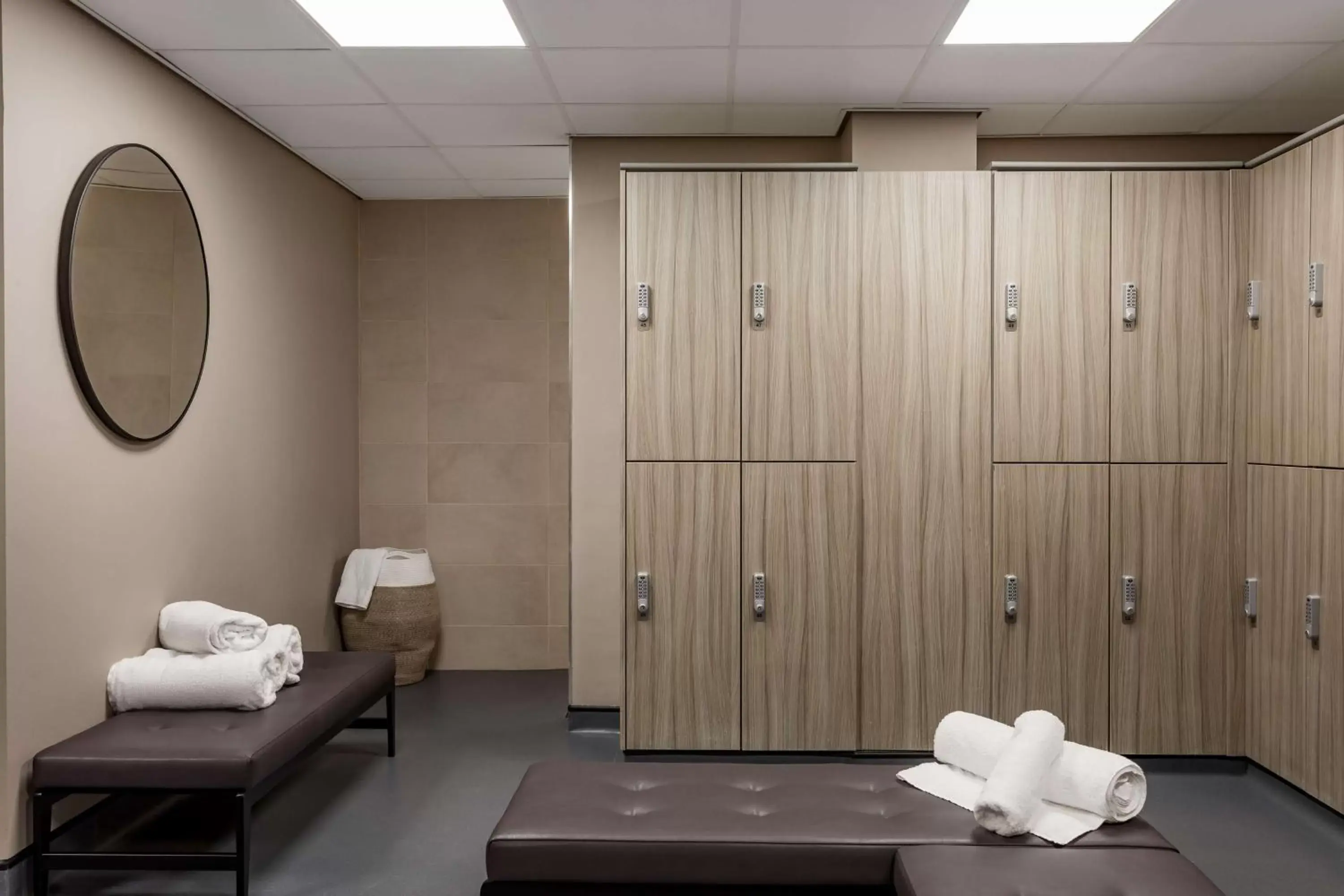 Spa and wellness centre/facilities, Bathroom in Radisson Blu Hotel London Stansted Airport