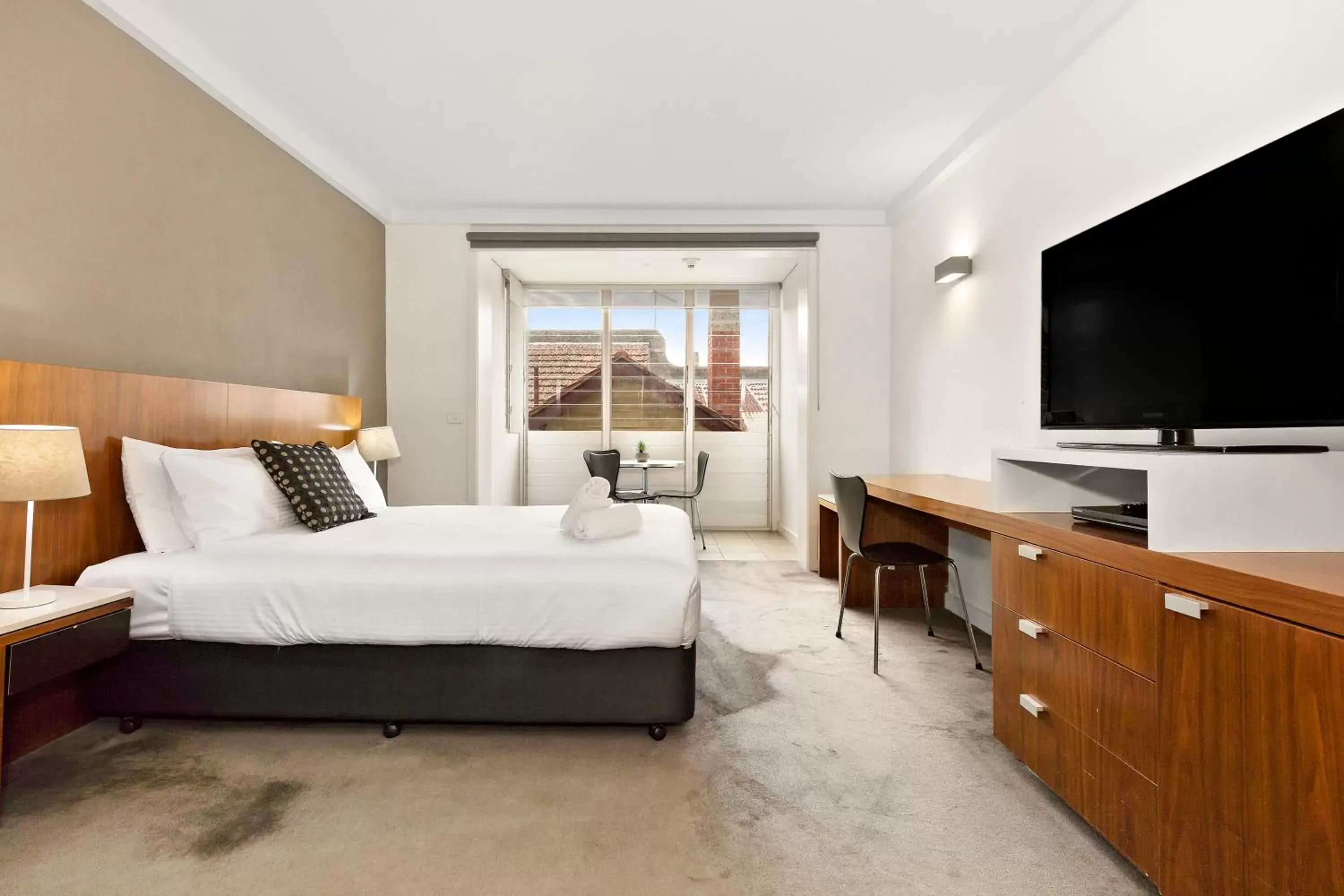 Bedroom, TV/Entertainment Center in Cosmopolitan Hotel Melbourne