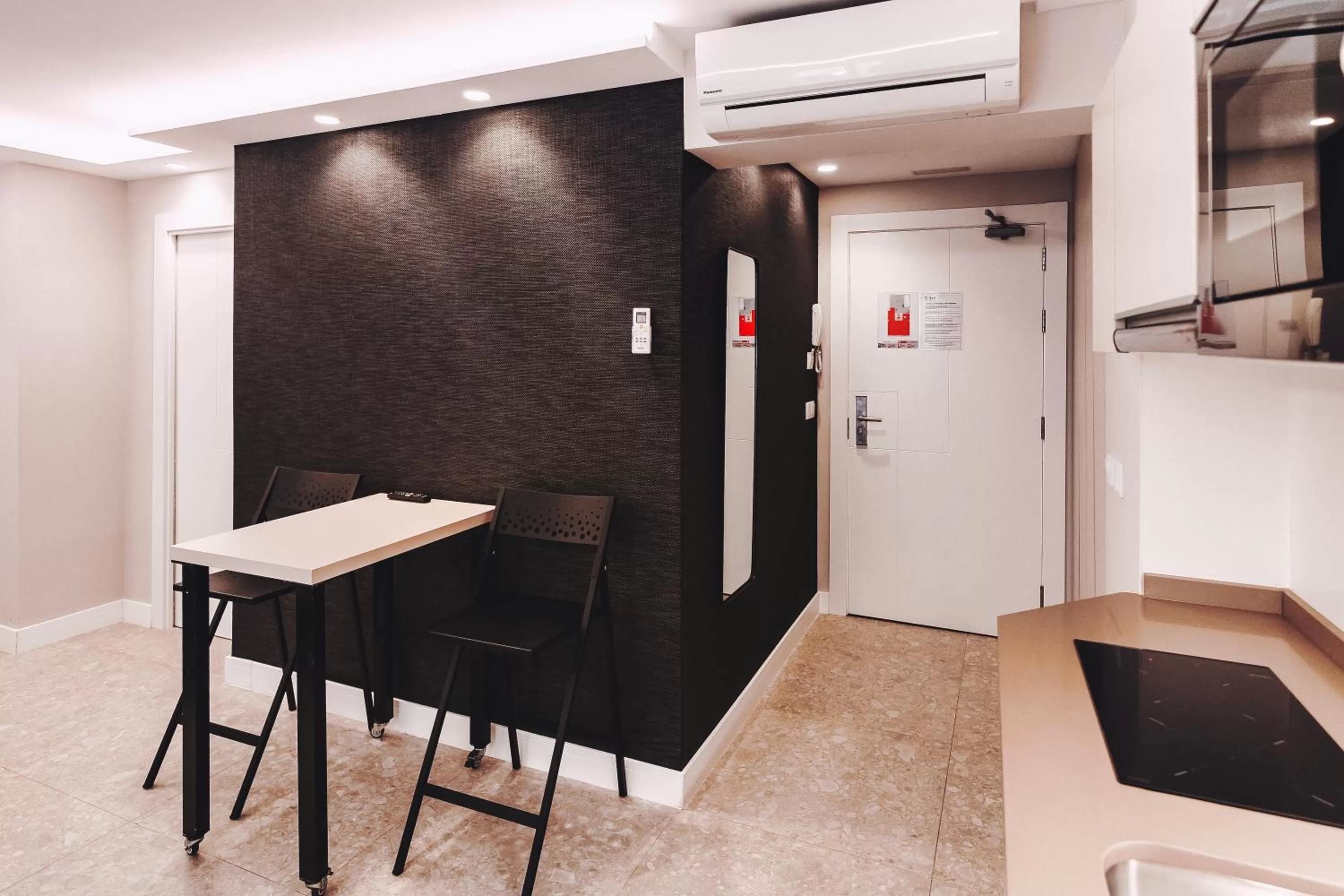 Seating area in Posidonia Aparthotel