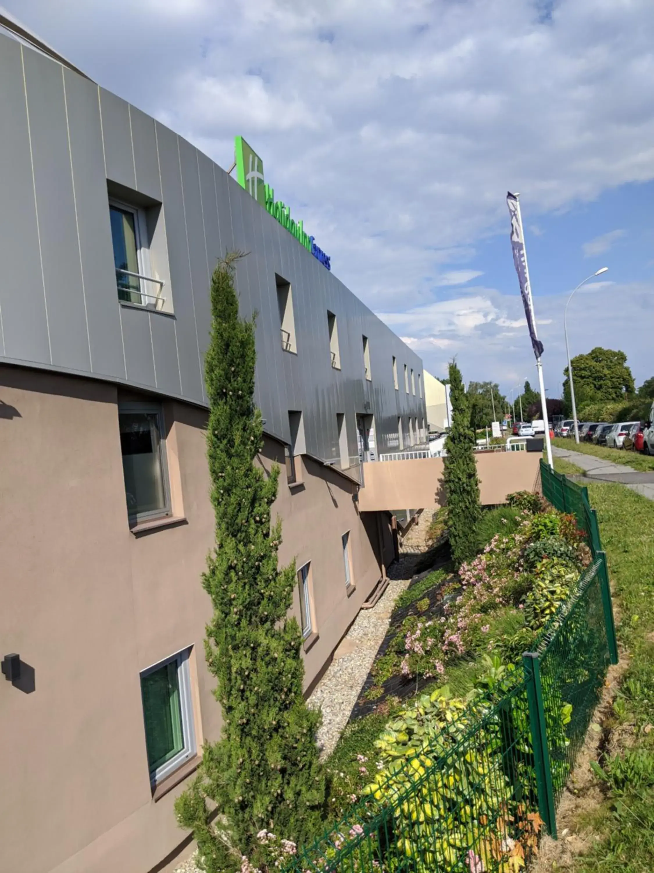 Property building in Holiday Inn Express Paris - Velizy