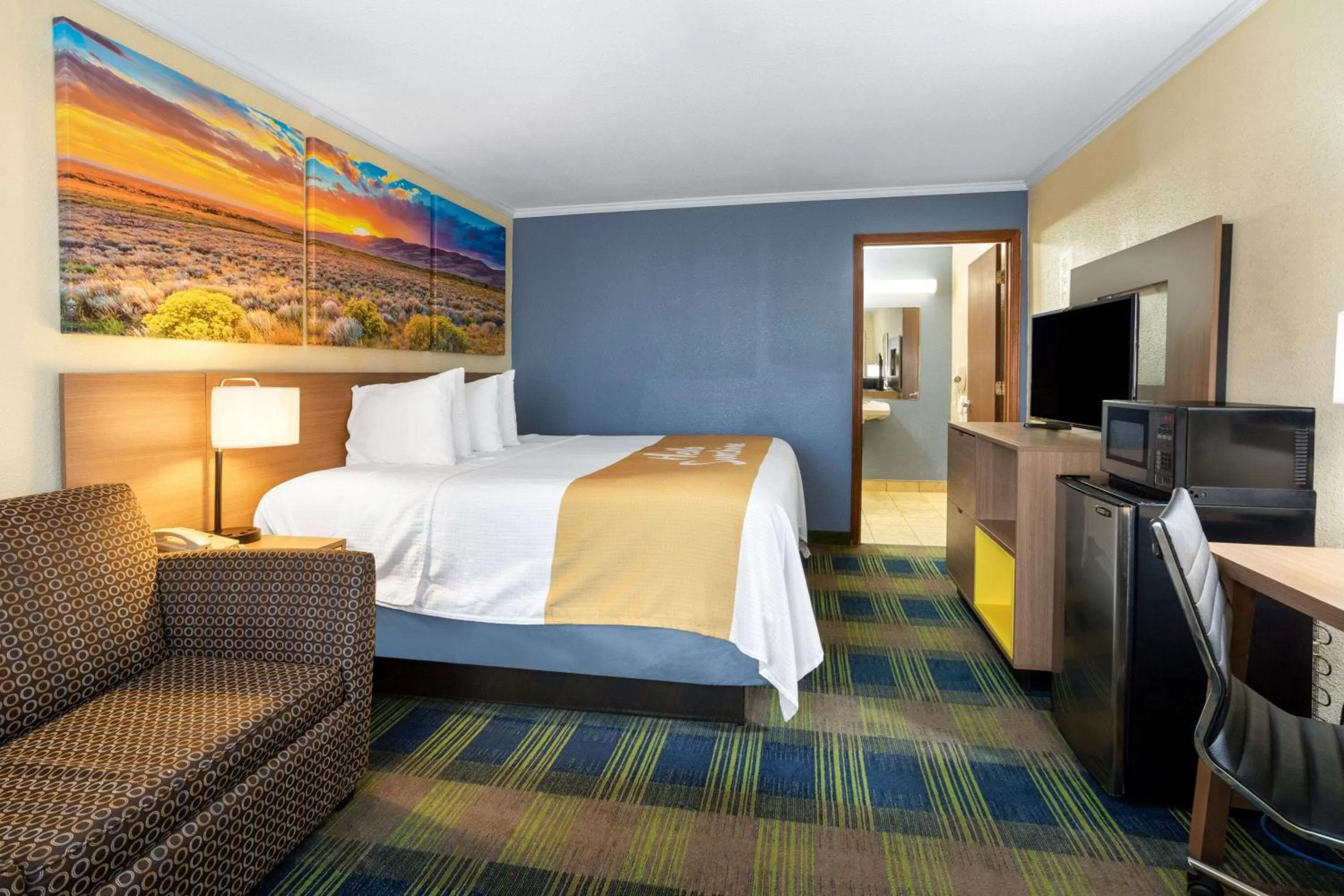 Photo of the whole room, Bed in Days Inn by Wyndham Alamogordo White Sands