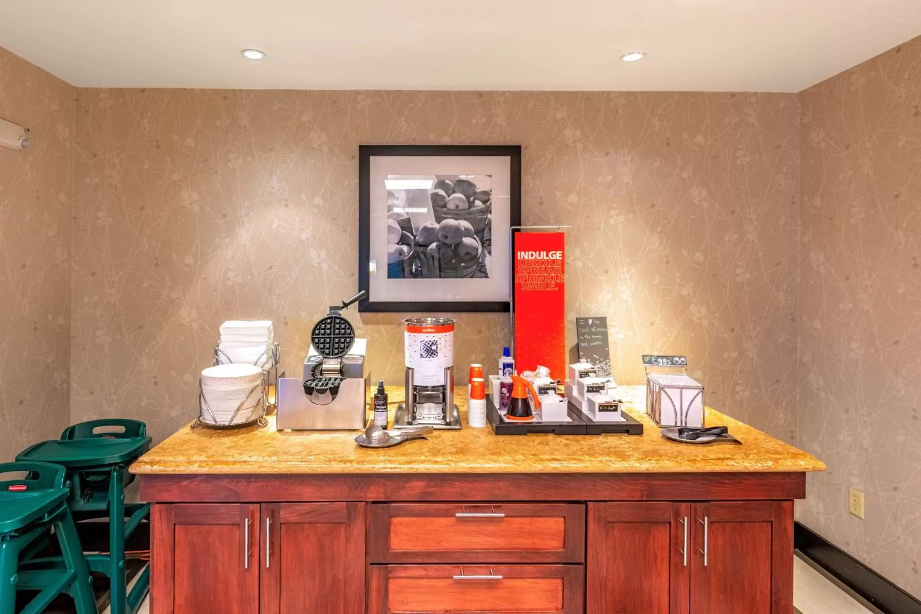 Dining area in Hampton Inn Rawlins