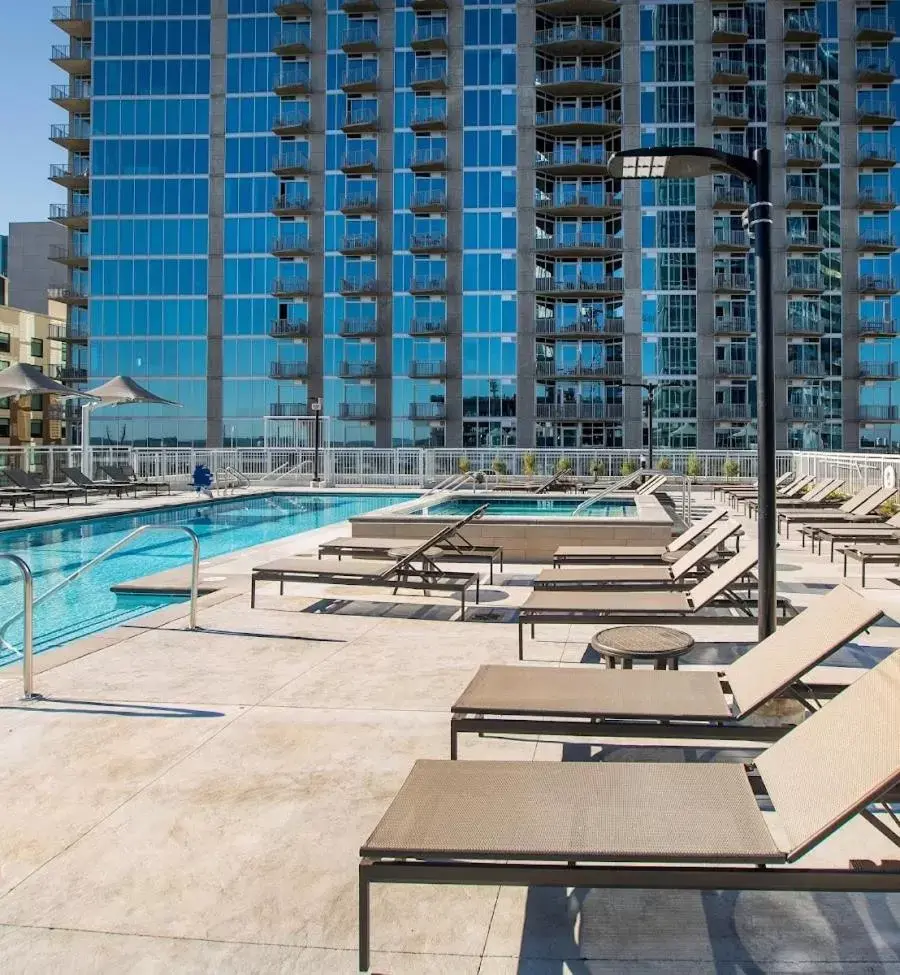 Swimming pool in Placemakr Premier SoBro Swimming pool in Placemakr Premier SoBro