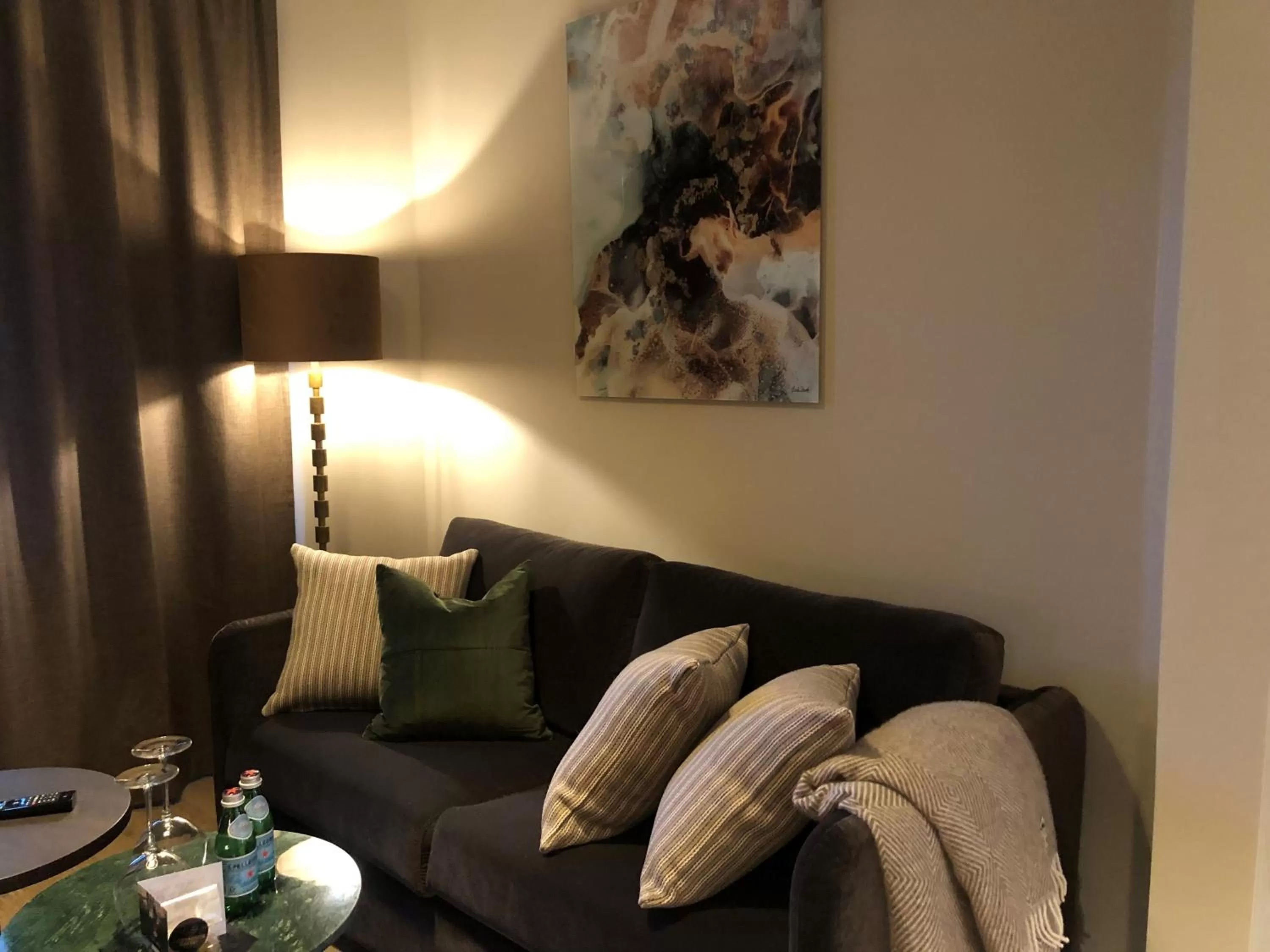 Living room in Aksjemøllen - by Classic Norway Hotels