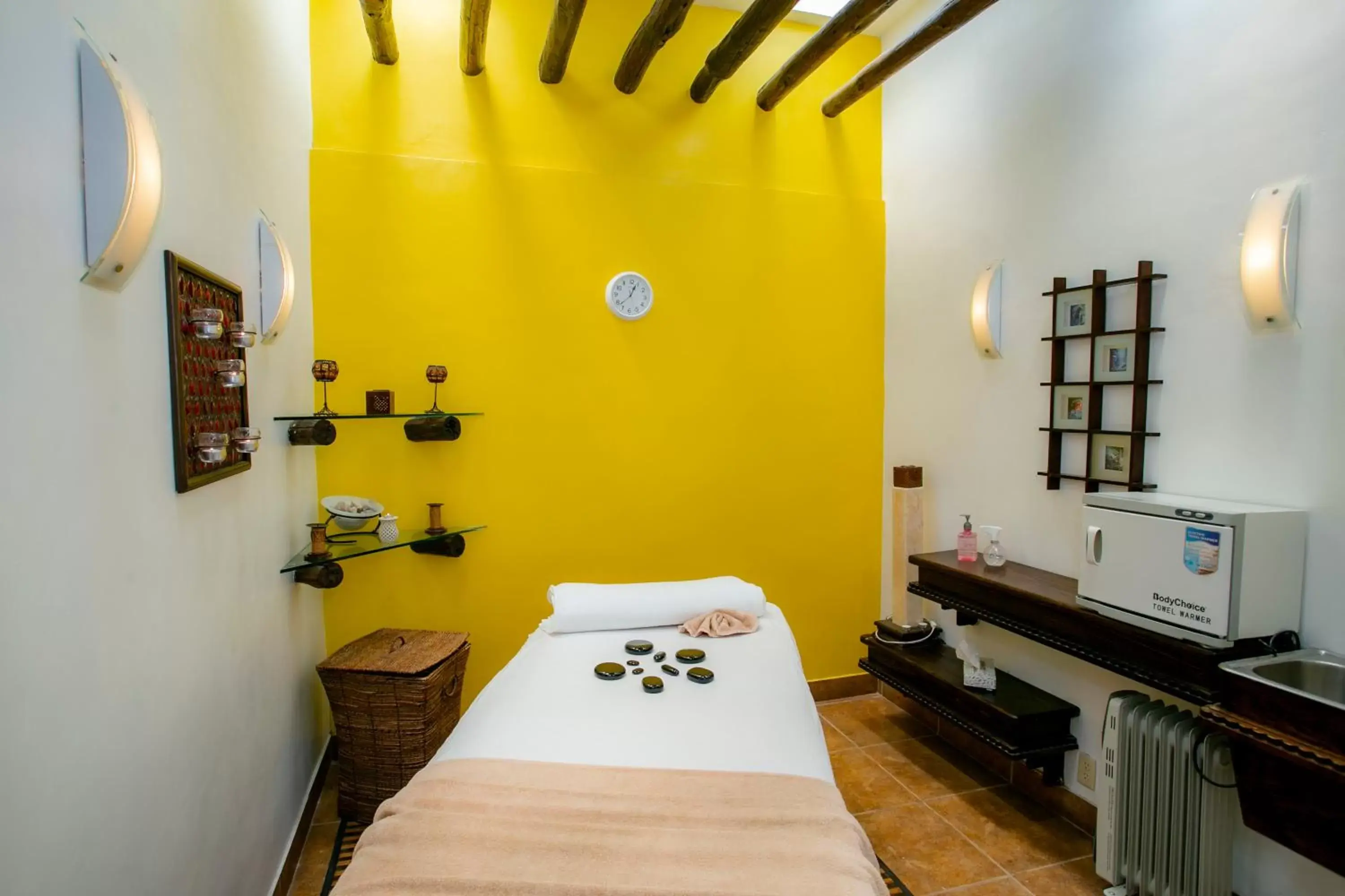 Massage in La Casa de los Patios Hotel & Spa