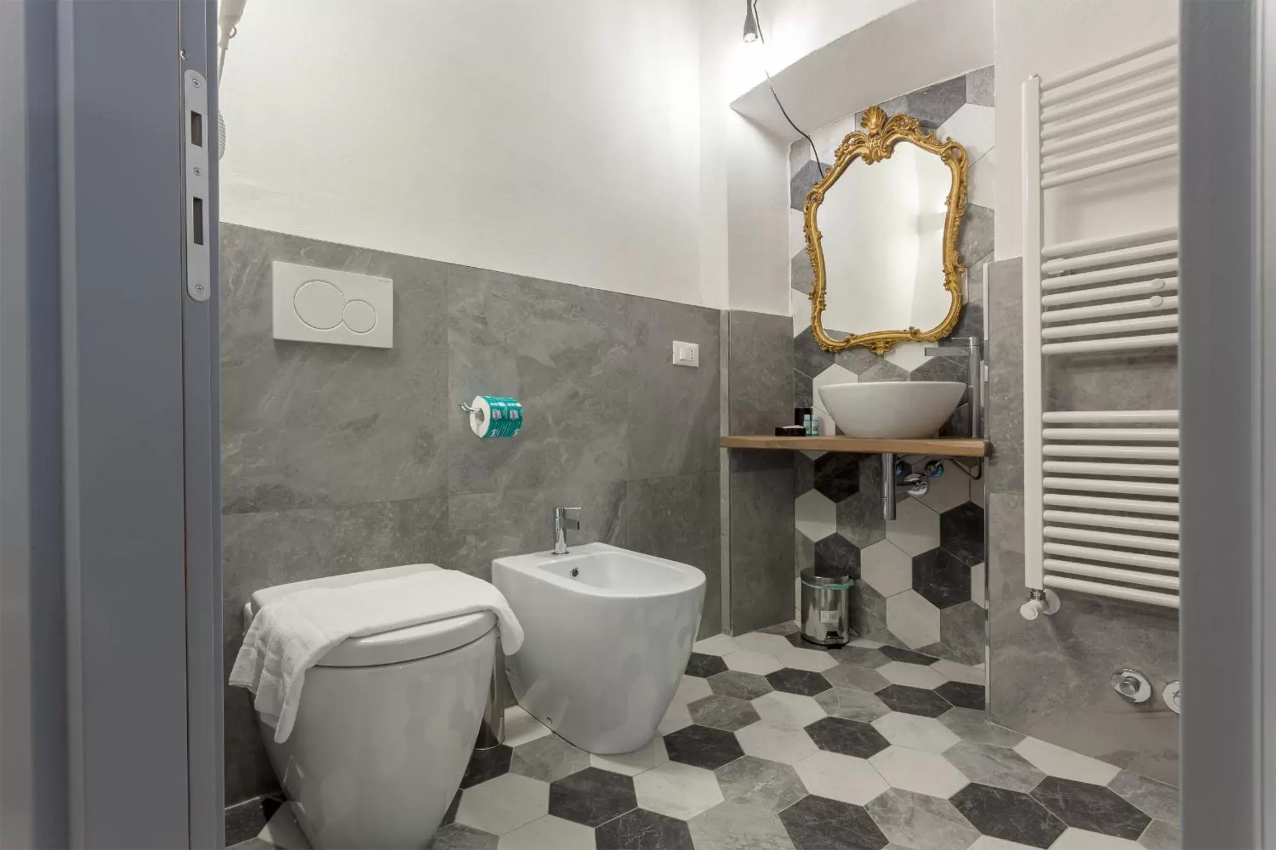 Shower, Bathroom in Santo Spirito Venti