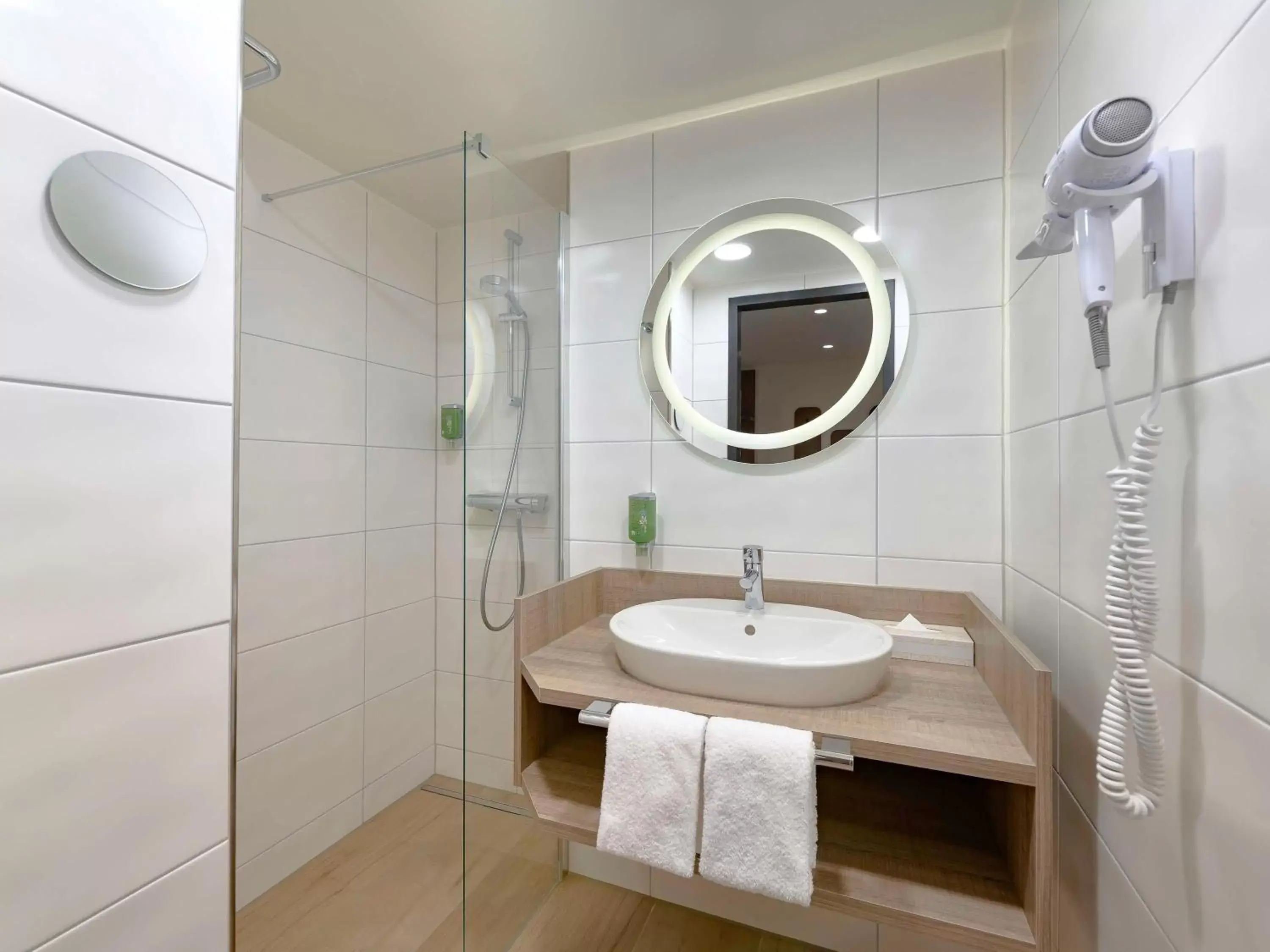 Bathroom in ibis Styles Kiel City