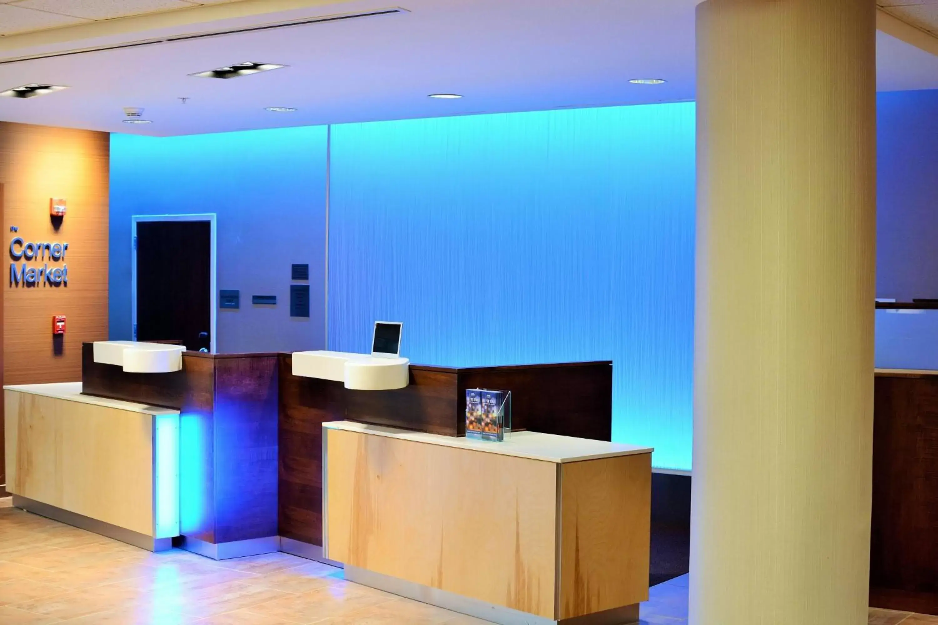 Lobby or reception, TV/Entertainment Center in Fairfield Inn & Suites by Marriott Omaha Northwest