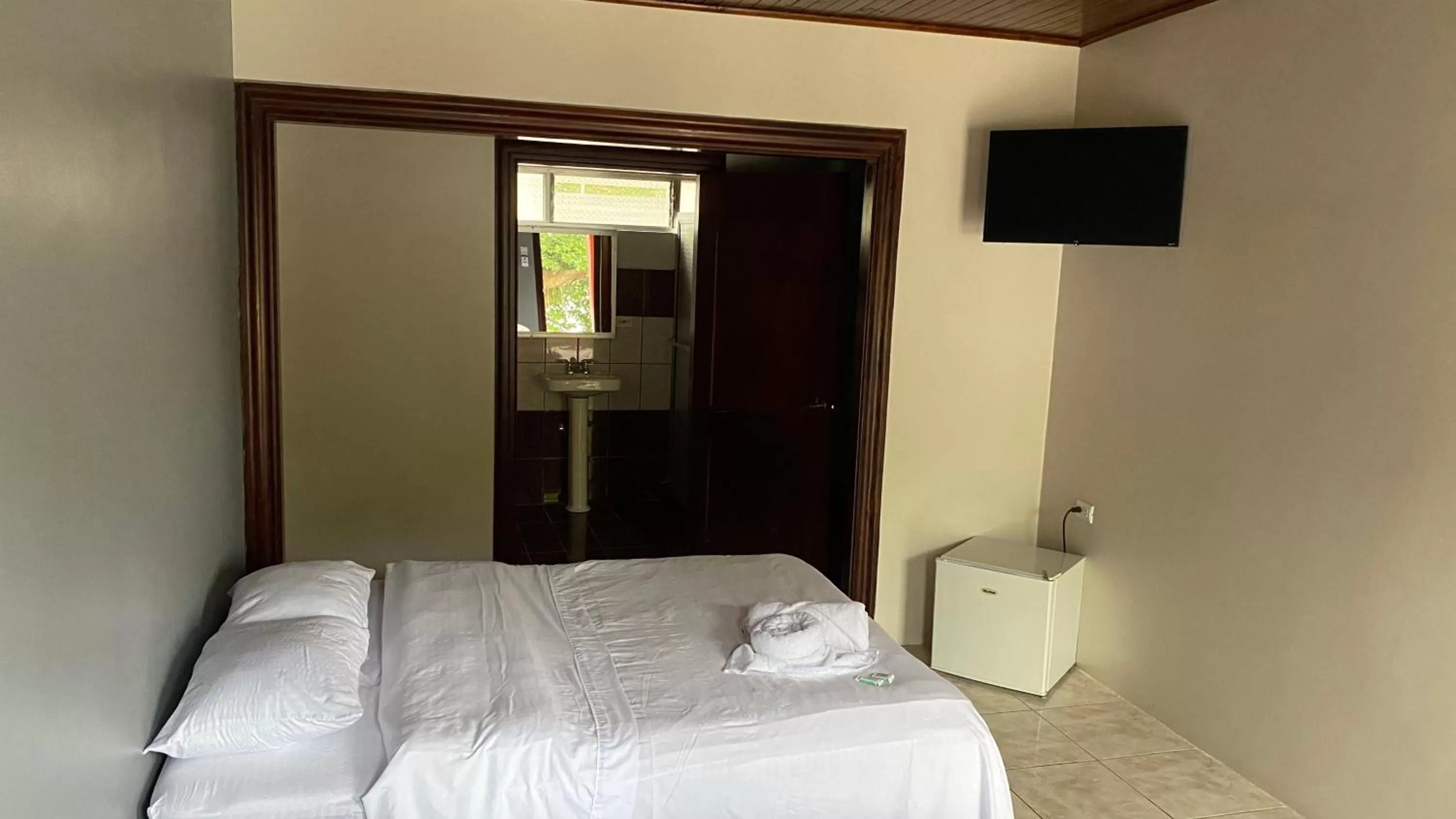 Property building, Bed in Hotel Puerto San Luis