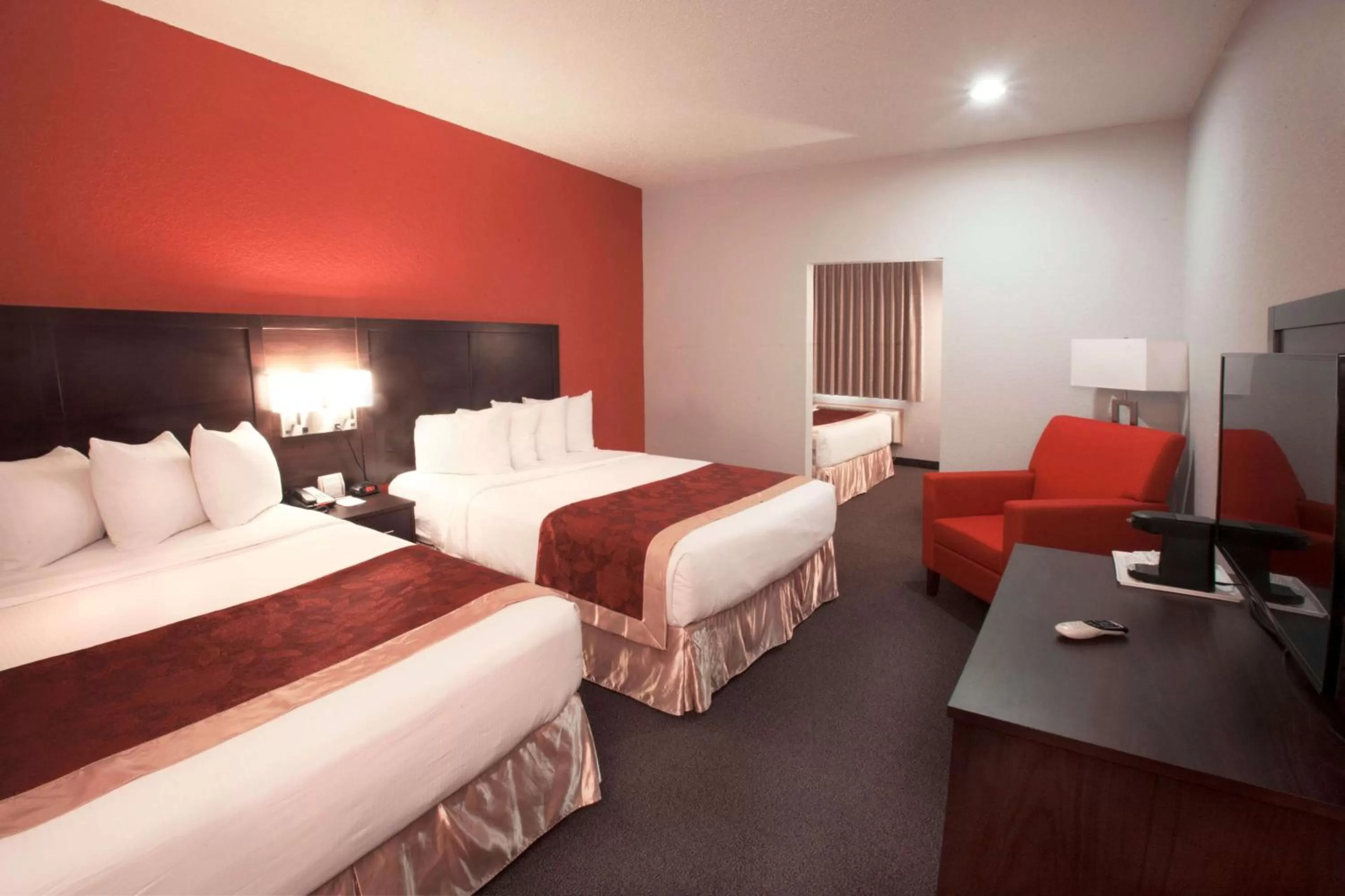 Photo of the whole room, Bed in Ramada by Wyndham Keystone Near Mt Rushmore