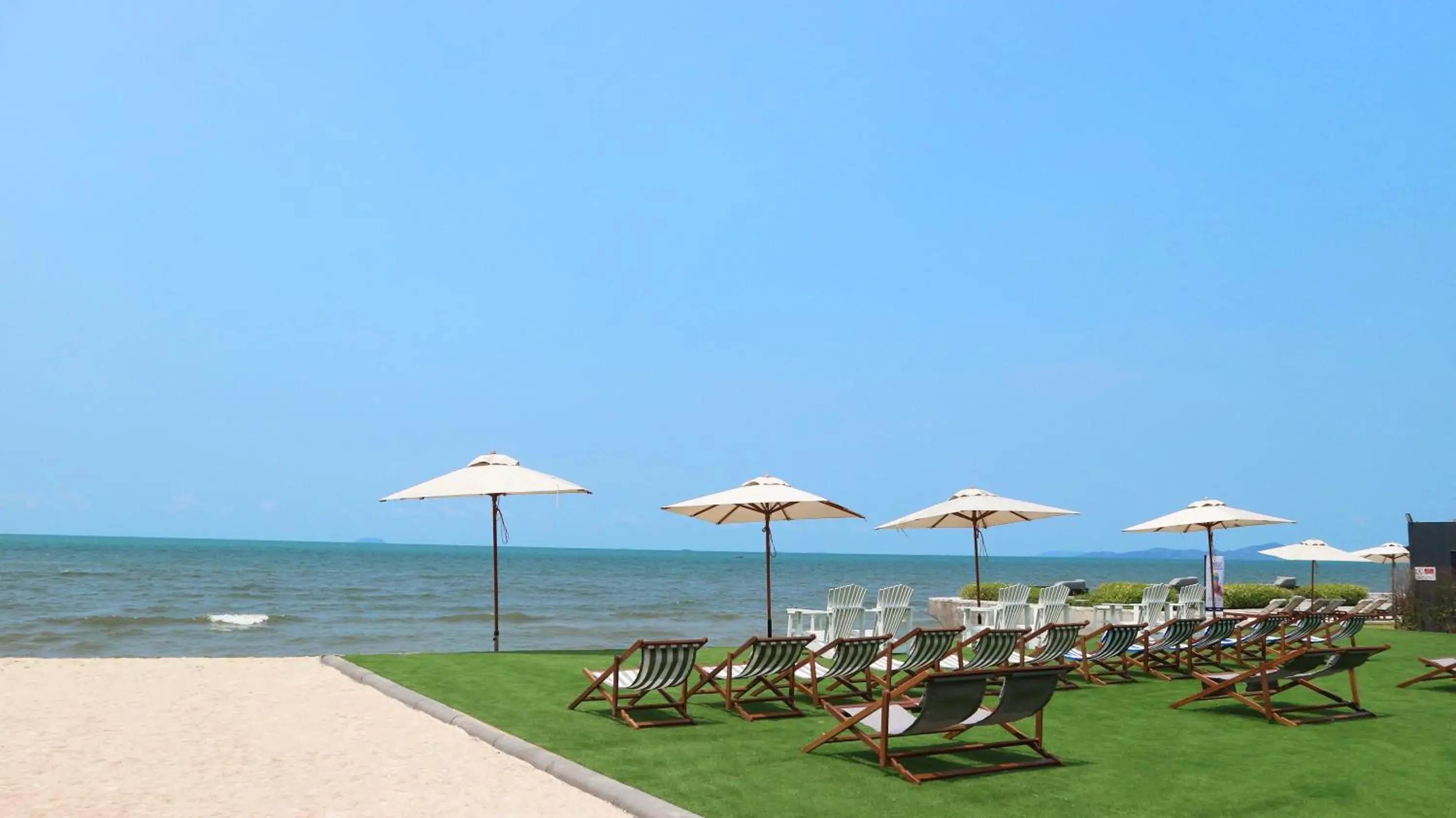 Beach in Veranda Resort Pattaya - MGallery by Sofitel