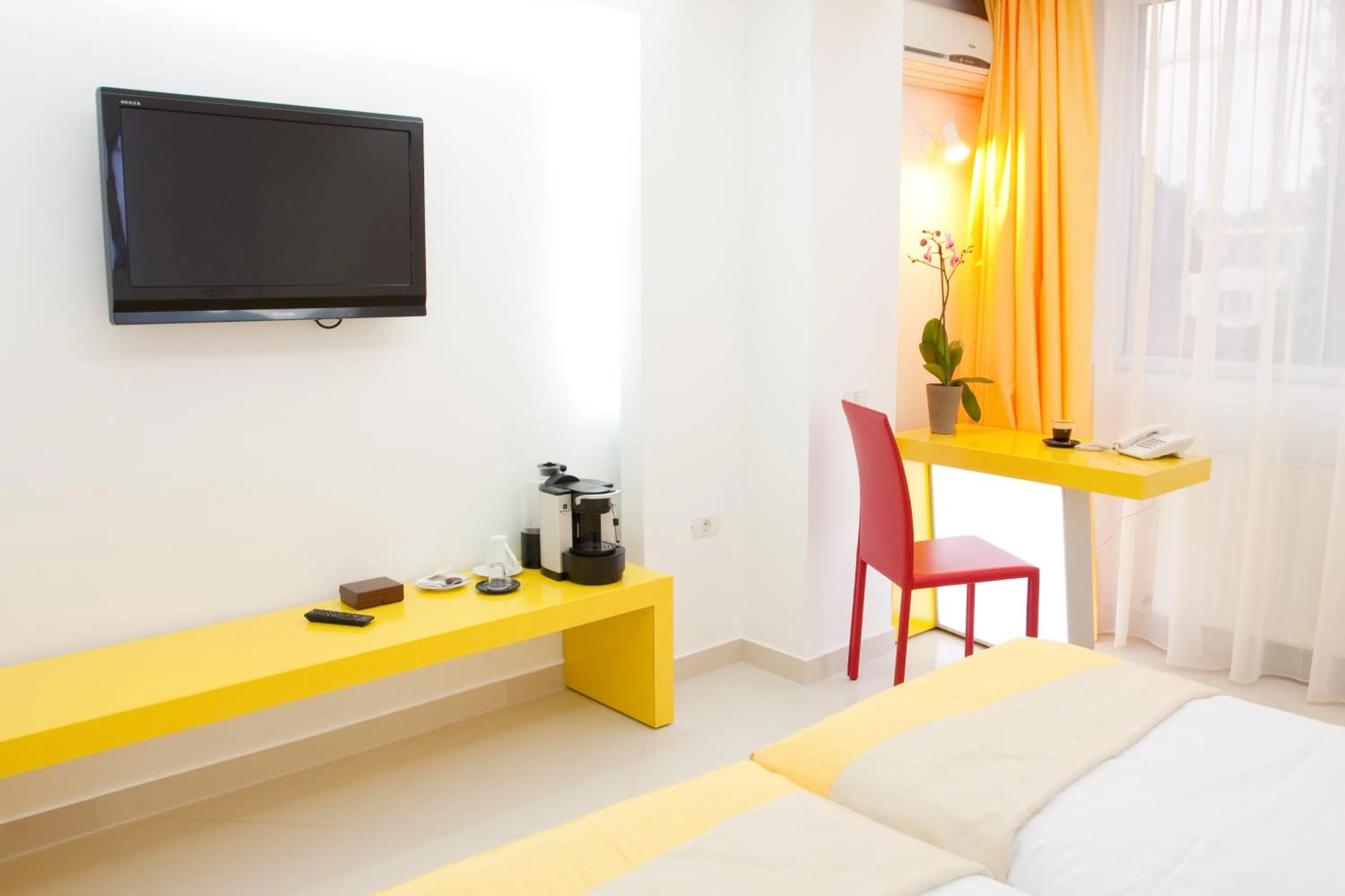 TV and multimedia, Bed in Christina Hotel