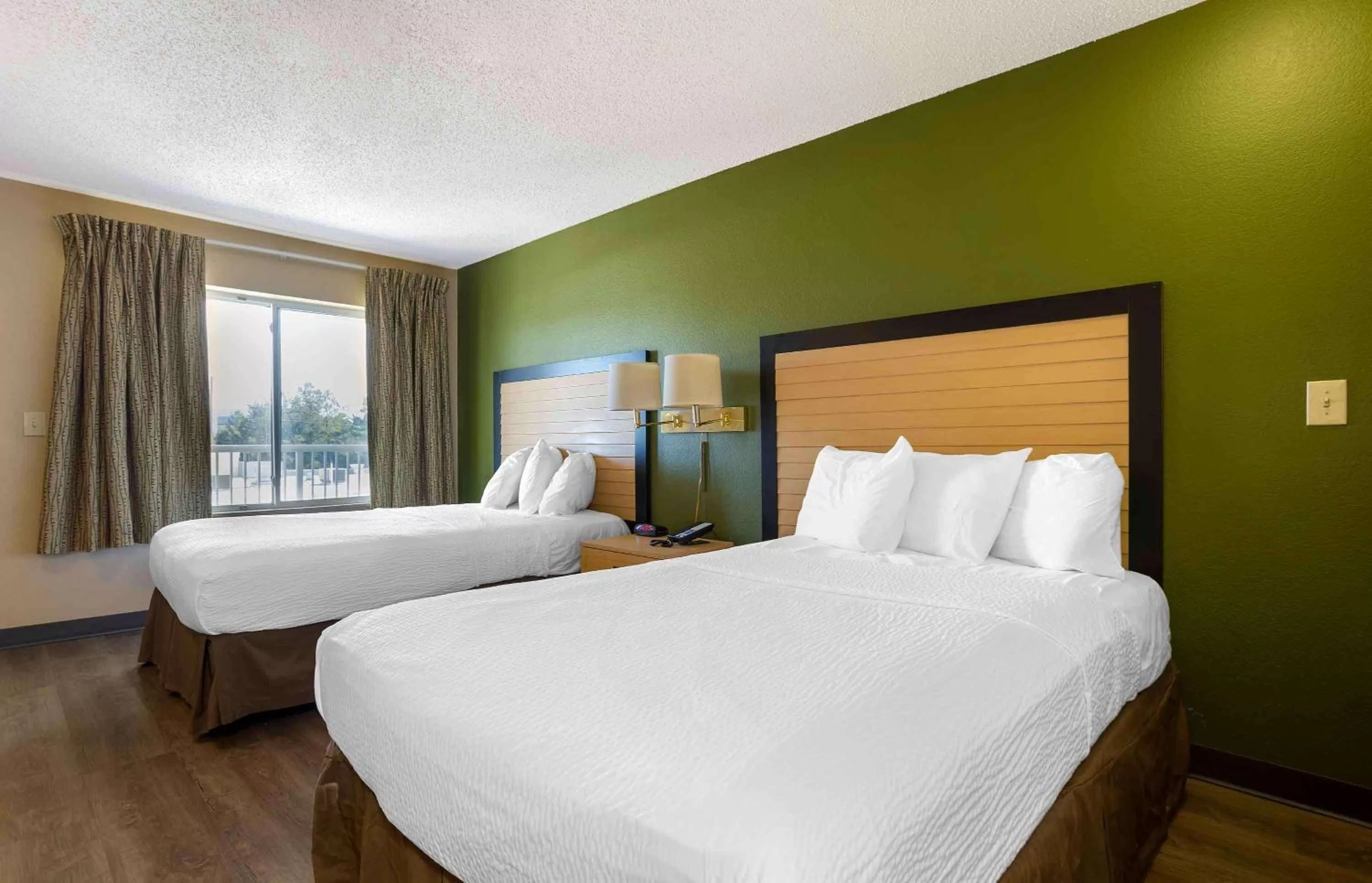 Bedroom, Bed in Extended Stay America Suites - Houston - The Woodlands