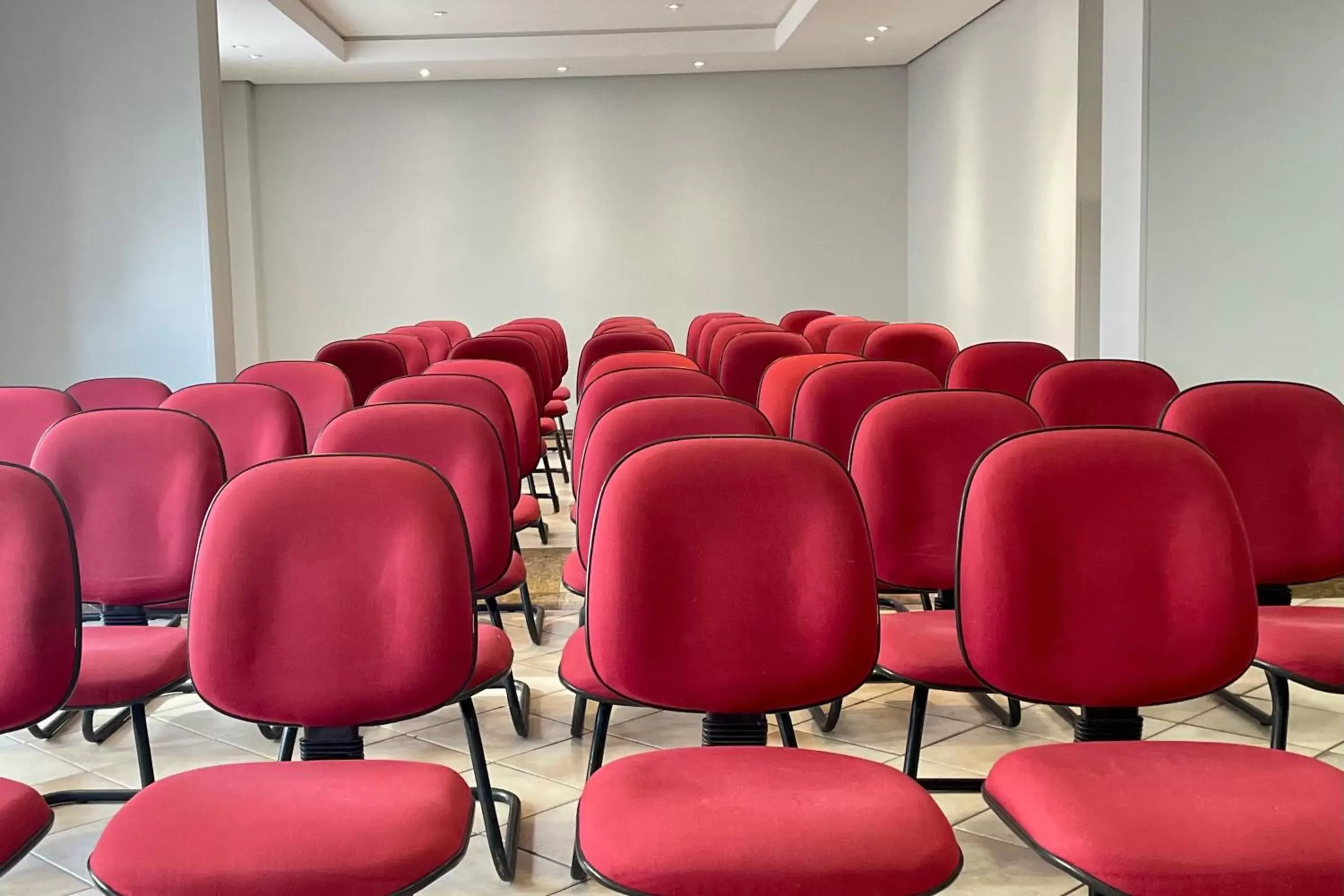 Meeting/conference room in Atobá Praia Hotel