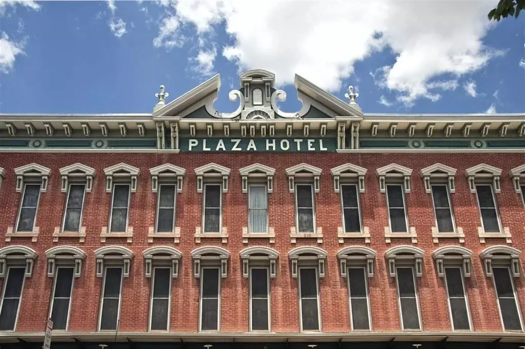 Facade/entrance, Property Building in Historic Plaza Hotel