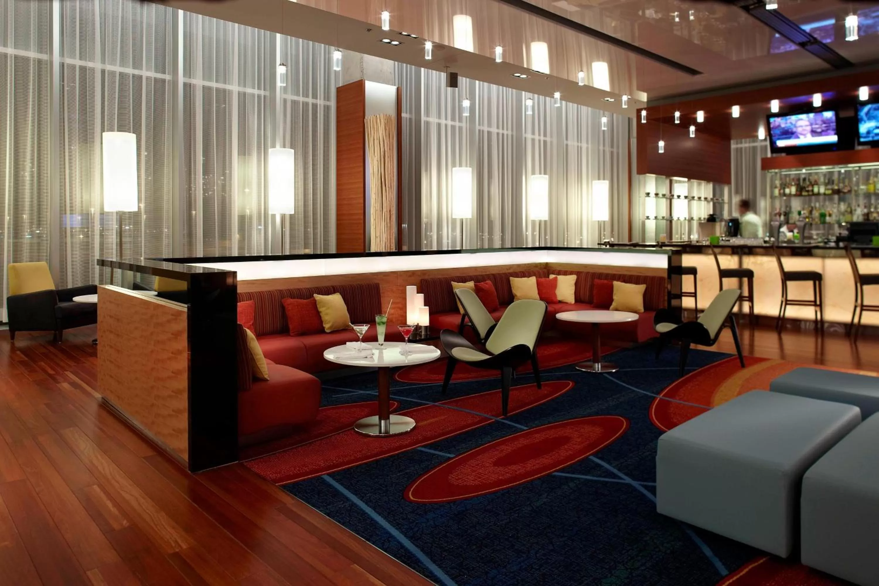 Lounge or bar in Marriott Montreal Airport In-Terminal Hotel