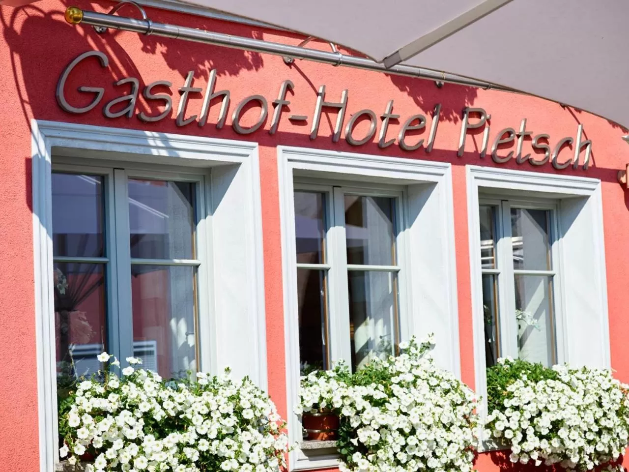 Facade/entrance in Gasthof-Hotel Pietsch