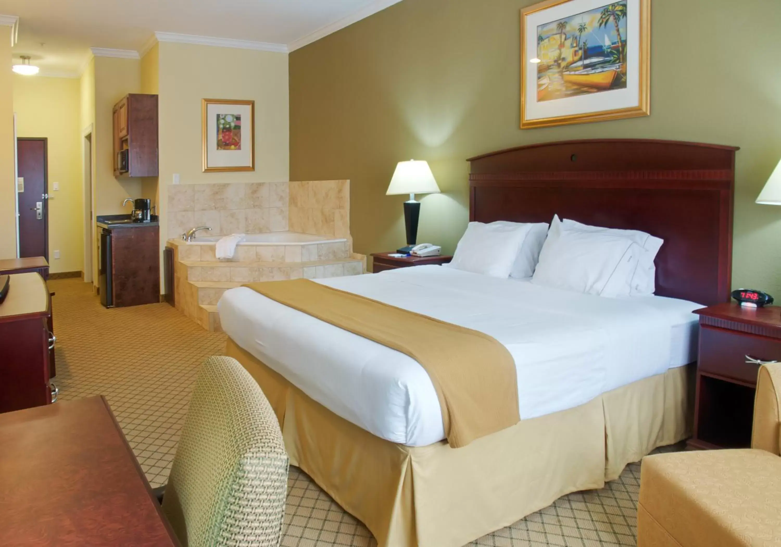 Photo of the whole room, Bed in Holiday Inn Express Hotel & Suites Winnie, an IHG Hotel