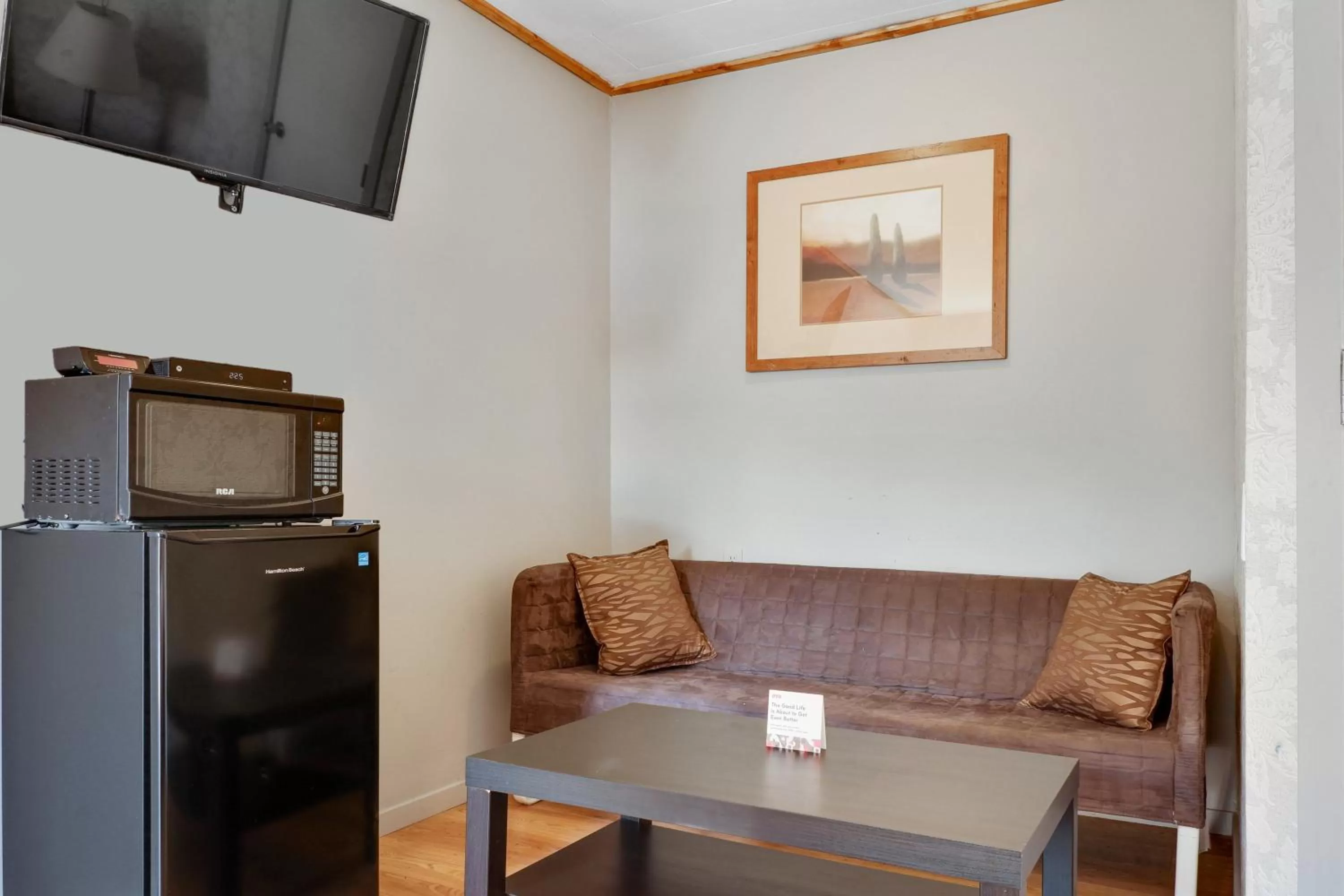 Seating area in Hotel Bethel - Fort MacLeod, AB