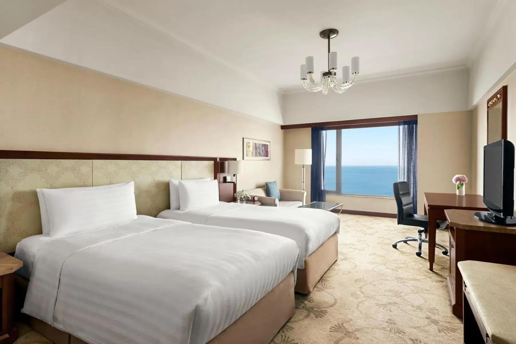 Bed in Shangri-La Beihai