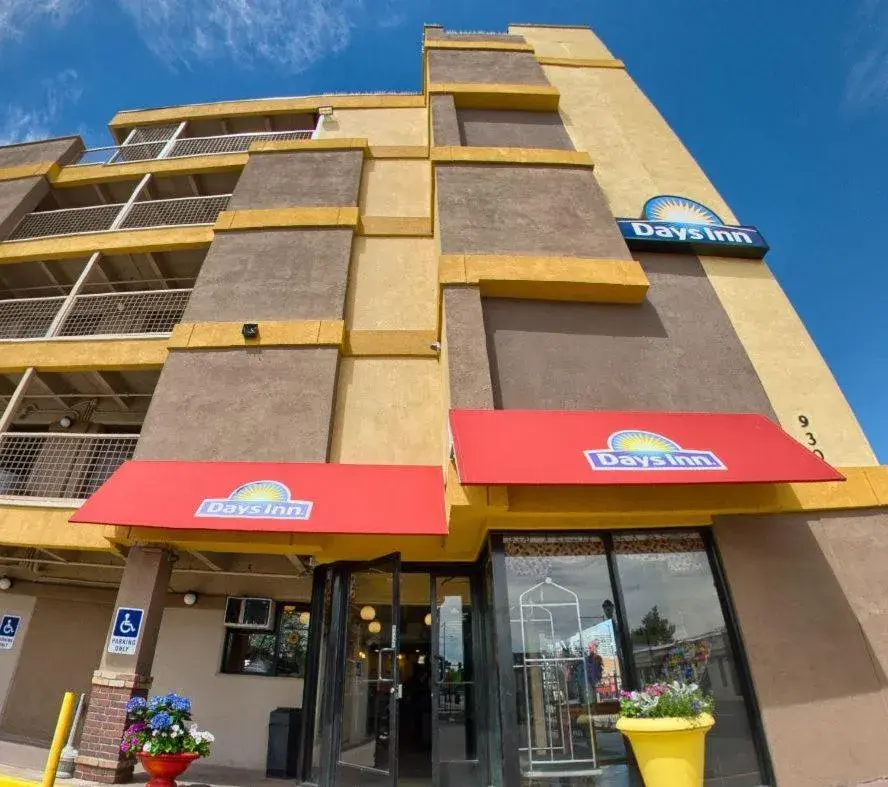 Facade/entrance, Property Building in Days Inn by Wyndham Denver Downtown