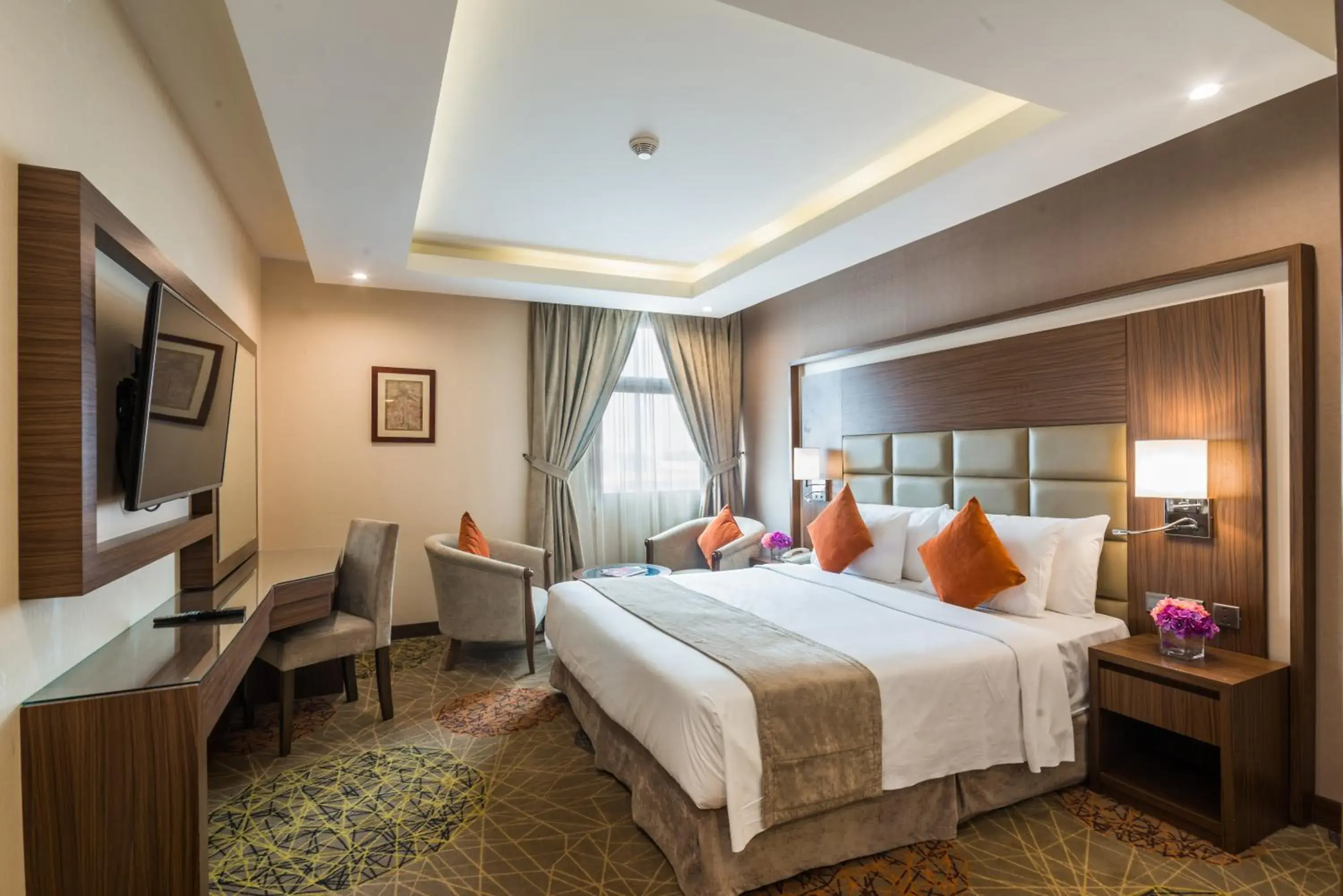 Bedroom, Bed in Golden Tulip Qasr Al Nasiriah