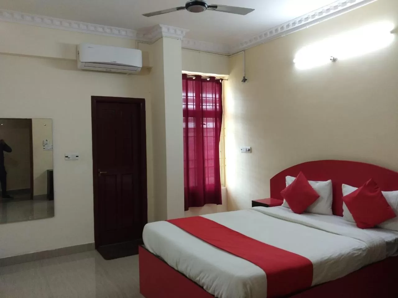 Bedroom in Srinivasa Residency