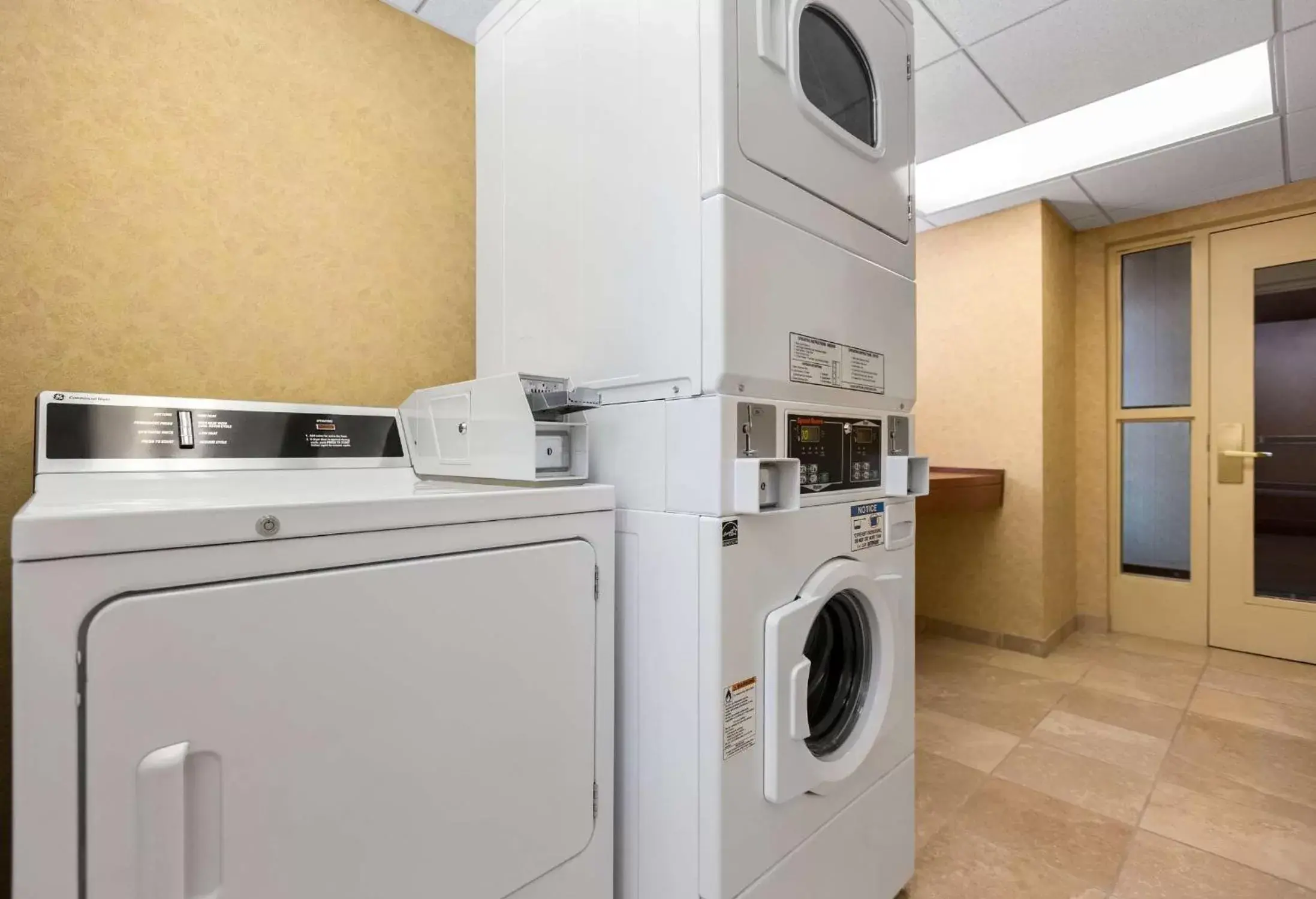 Property building in Hampton Inn & Suites Williamsburg Historic District Property building in Hampton Inn & Suites Williamsburg Historic District