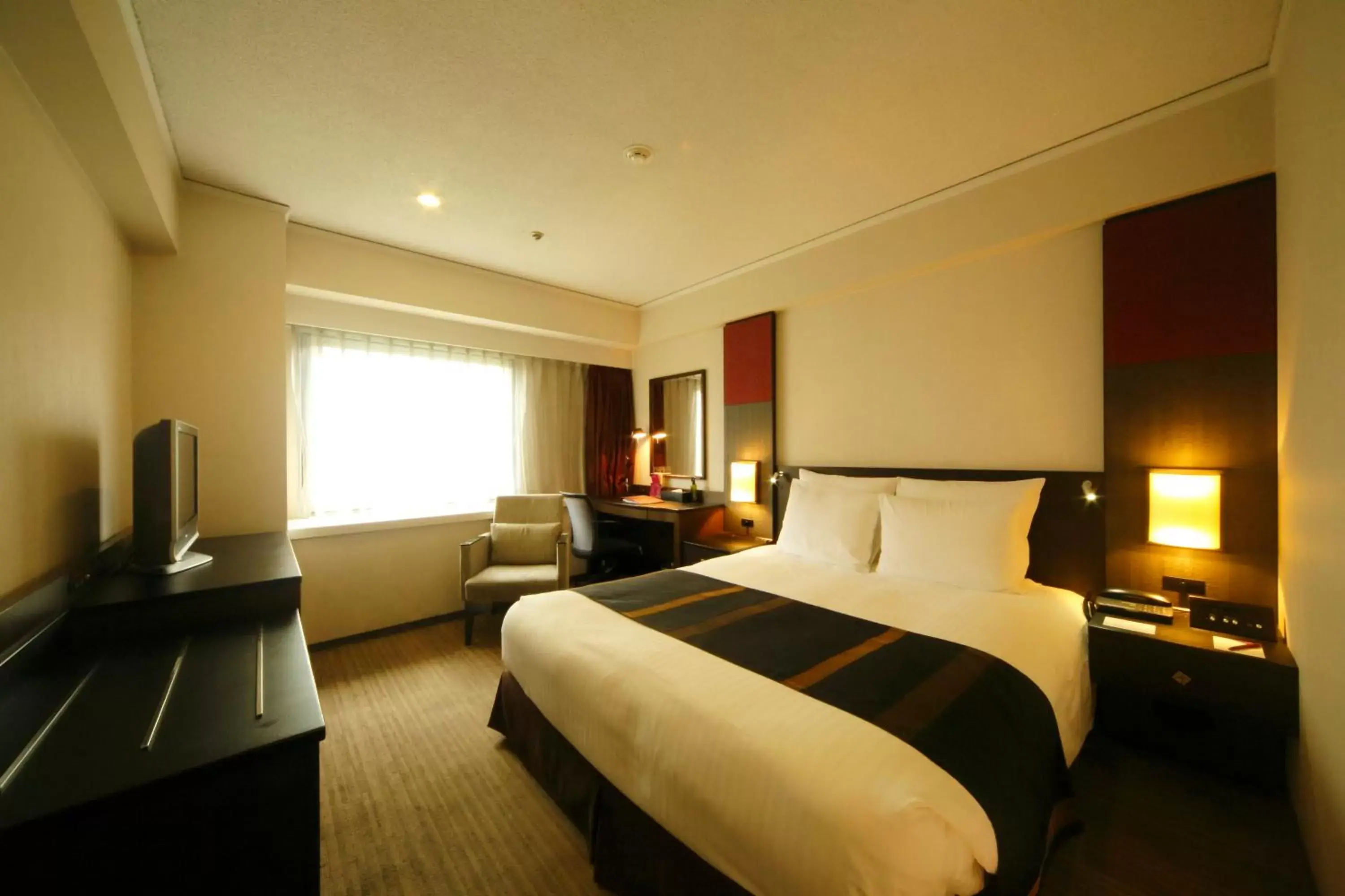 Photo of the whole room, Bed in ANA Crowne Plaza Fukuoka, an IHG Hotel