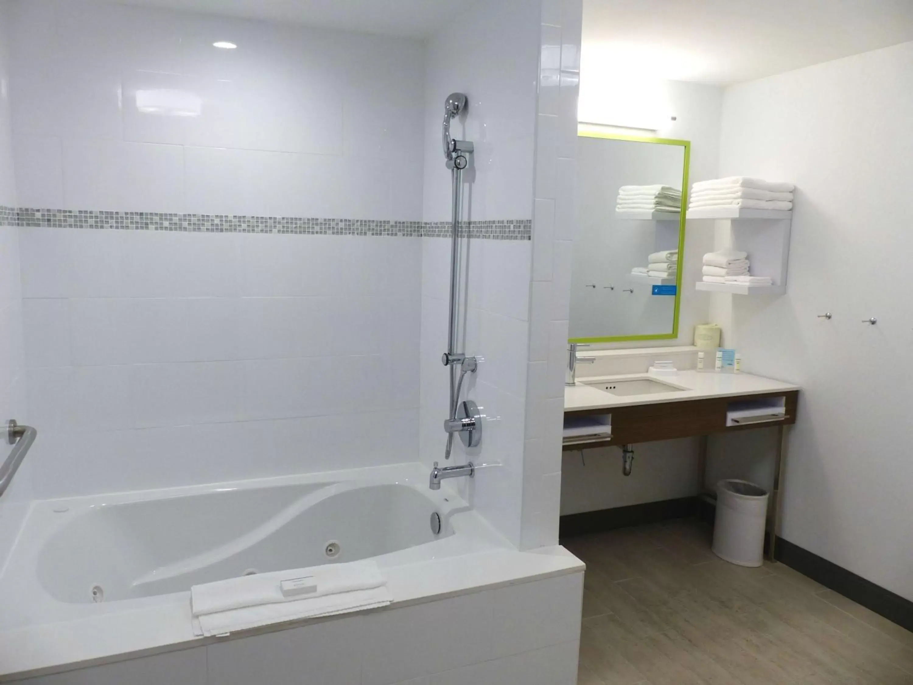 Bathroom in Hampton Inn By Hilton Paramus