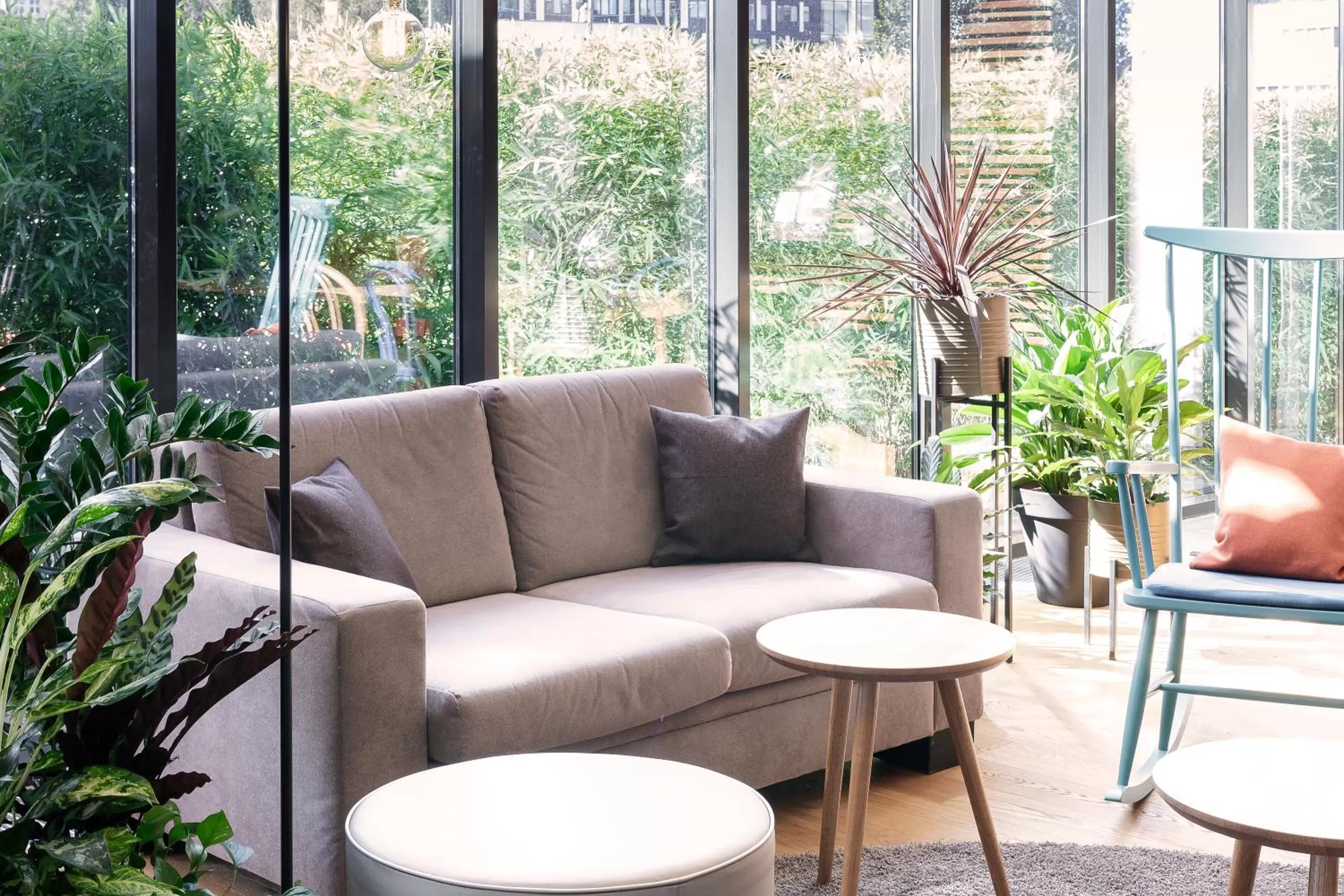 Lounge or bar in Vienna House Easy by Wyndham Katowice