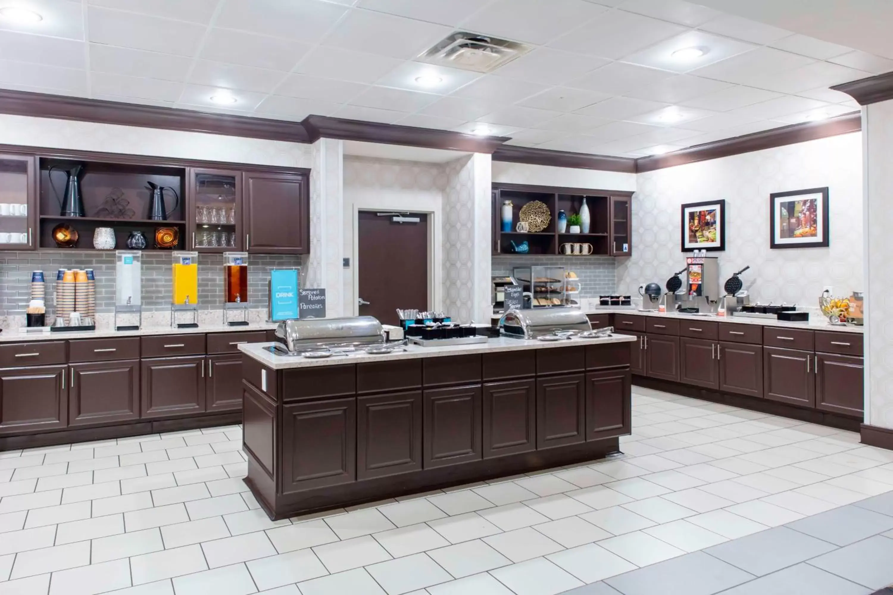 Breakfast in Homewood Suites by Hilton St. Louis - Galleria Breakfast in Homewood Suites by Hilton St. Louis - Galleria