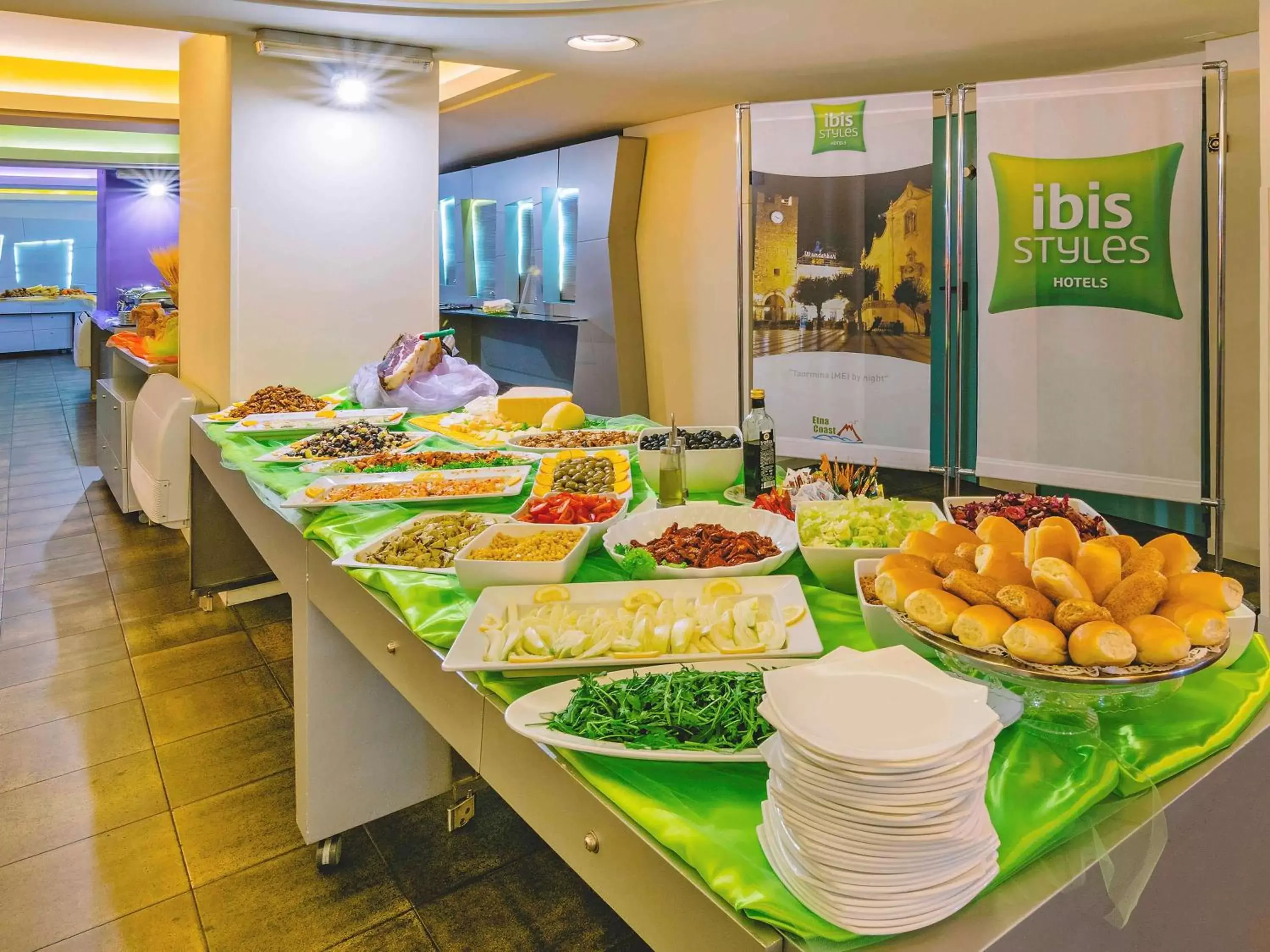 Restaurant/places to eat in Ibis Styles Palermo President