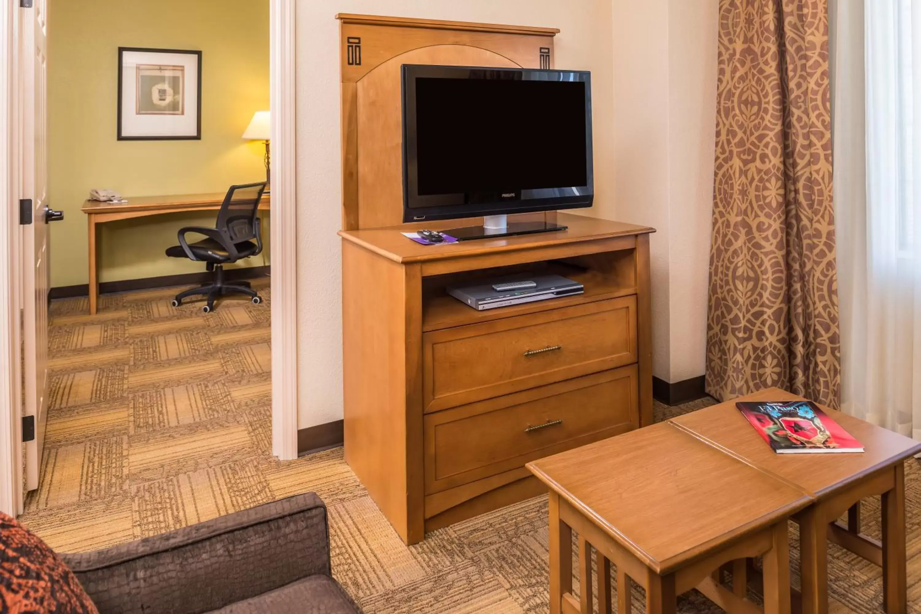 Photo of the whole room, TV/Entertainment Center in Staybridge Suites Las Cruces, an IHG Hotel