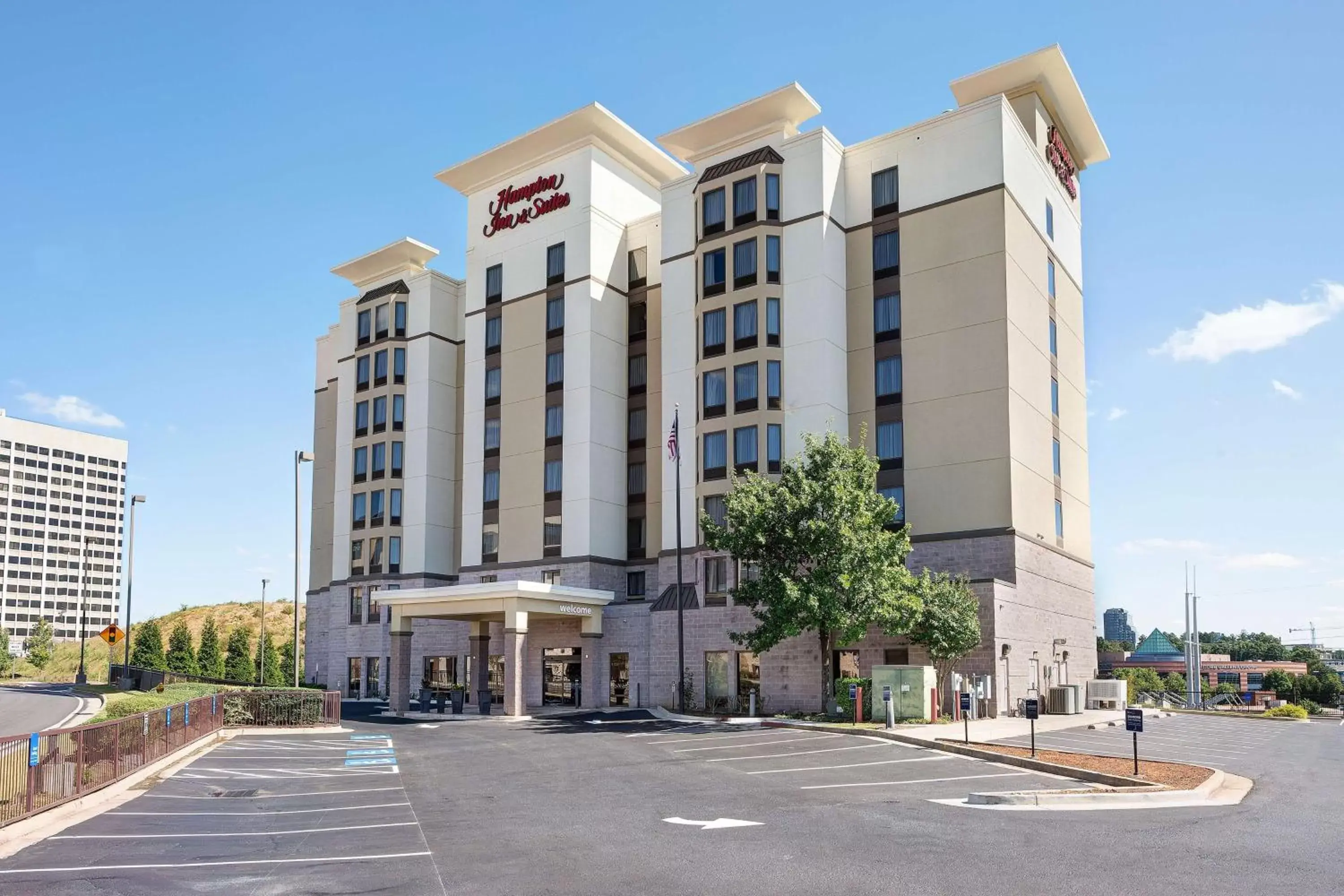 Property building in Hampton Inn & Suites Atlanta-Galleria Property building in Hampton Inn & Suites Atlanta-Galleria