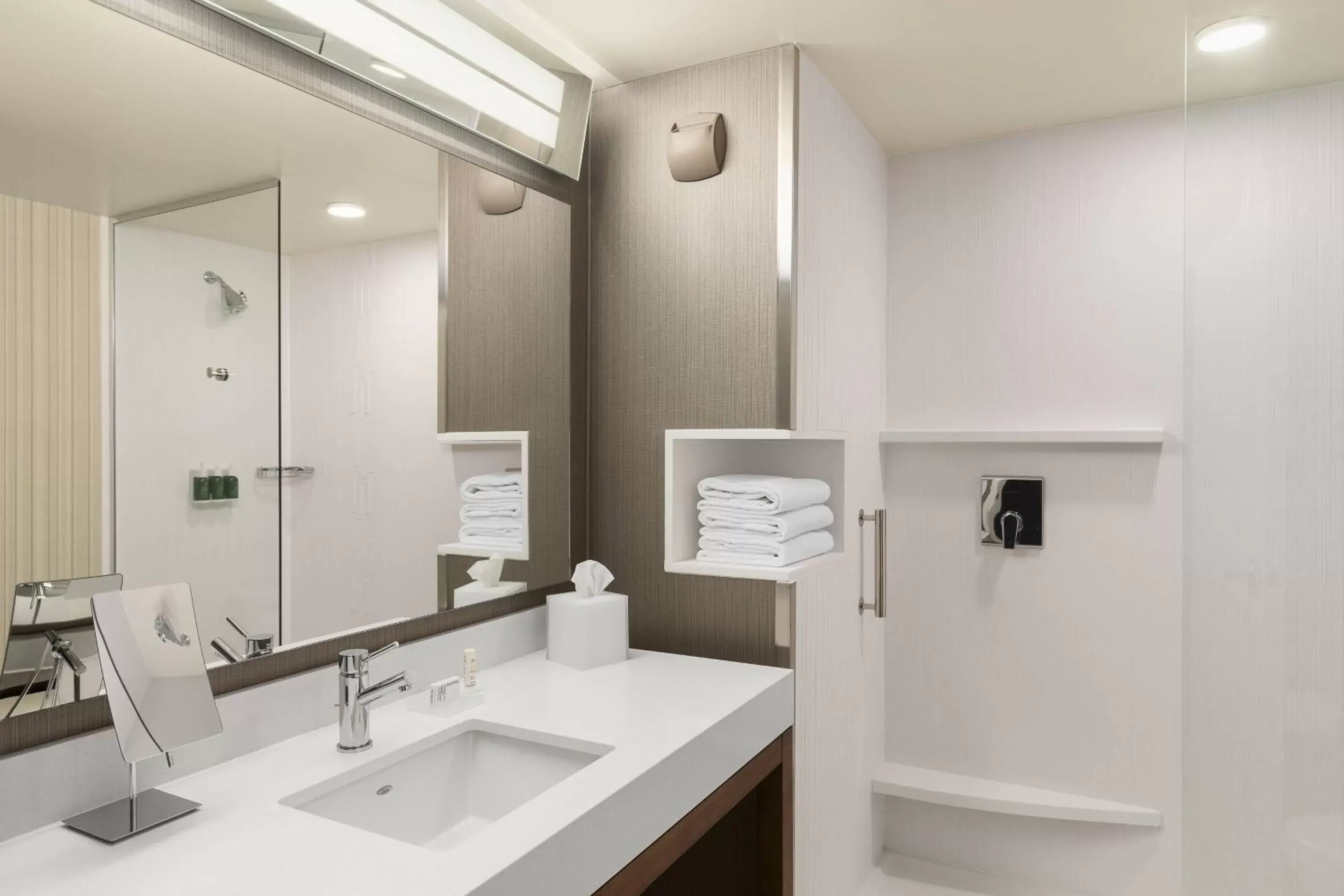 Bathroom in Courtyard by Marriott Seattle Northgate